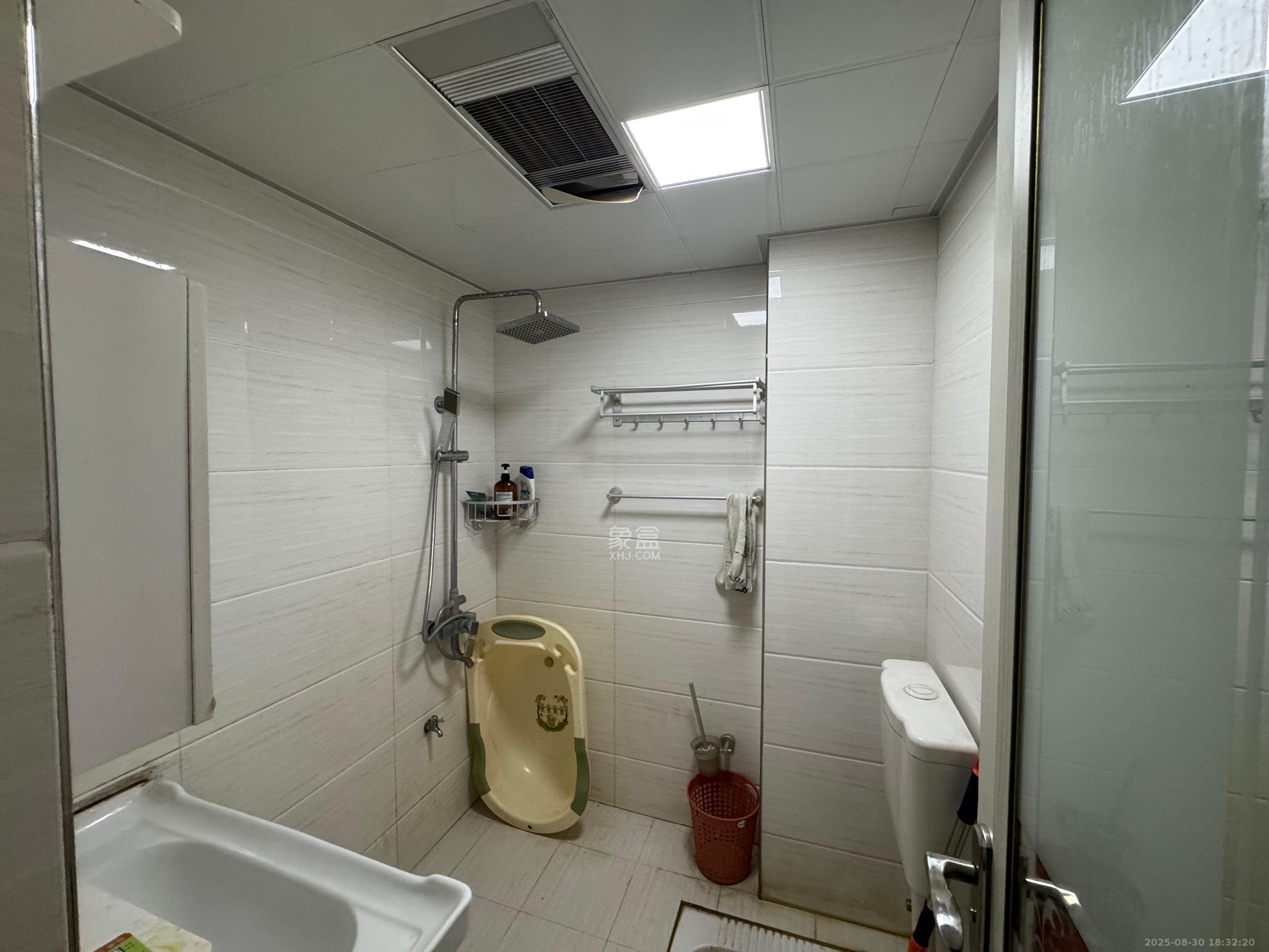 中南红领邦(红星嘉和苑)  3室1厅1卫    2000.0元/月 中南红领邦(红星嘉和苑)  3室1厅1卫    2000.0元/月室内图