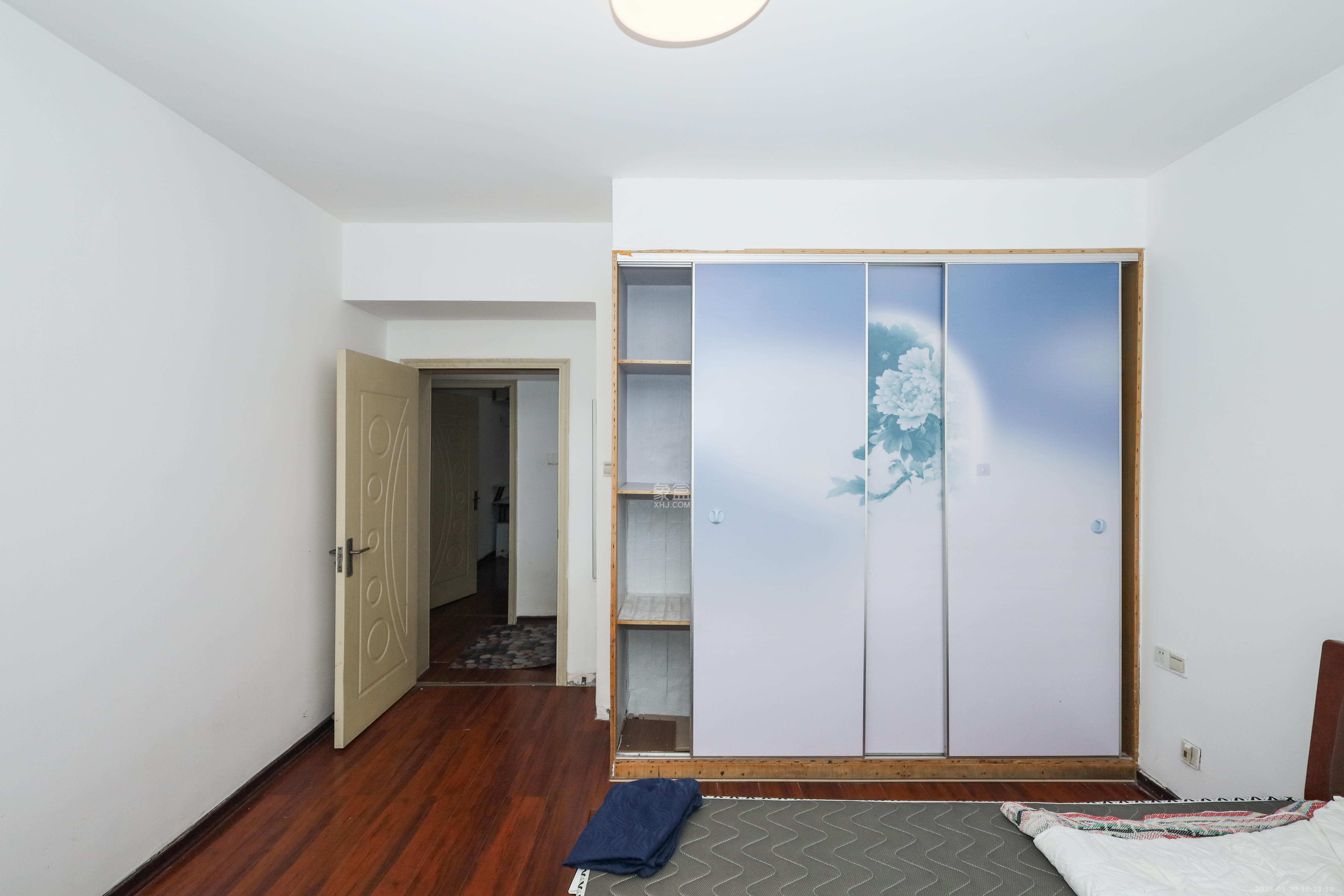 山水英伦  2室2厅1卫    59.0万卧室