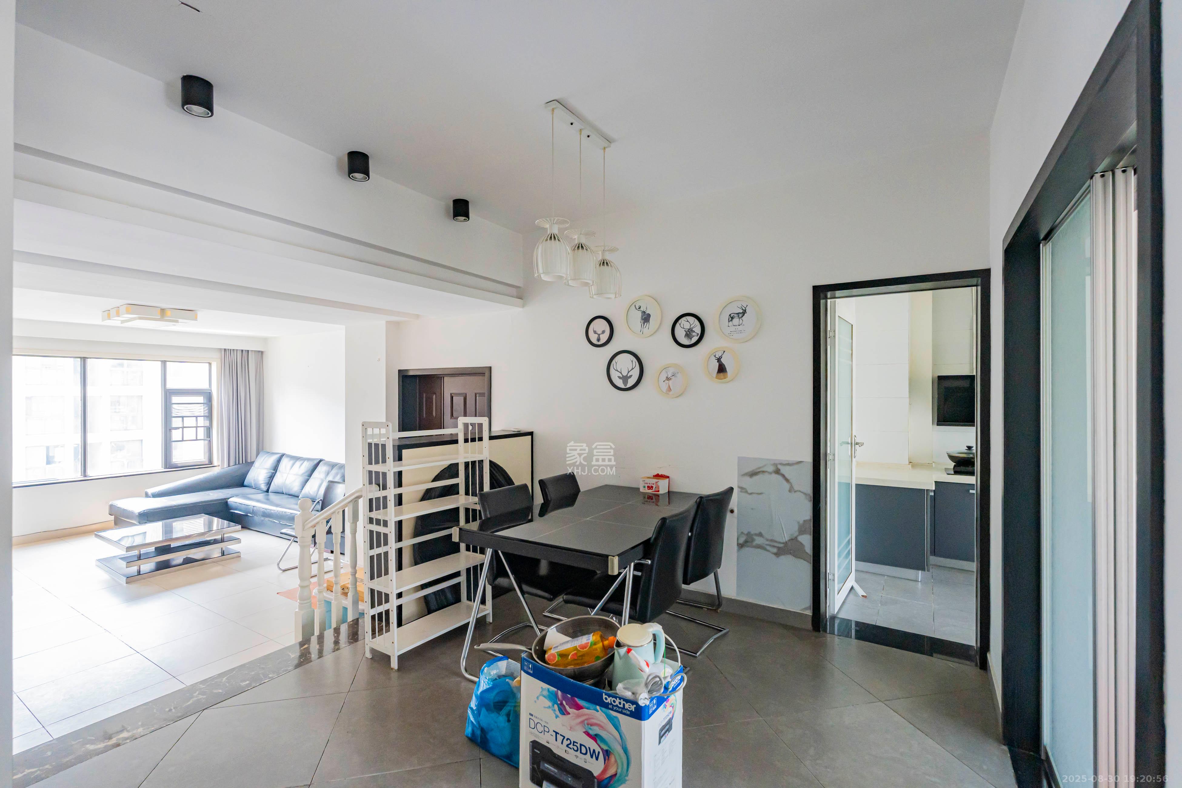 香樟雅郡  3室2厅2卫    115.0万 香樟雅郡  3室2厅2卫    115.0万客厅