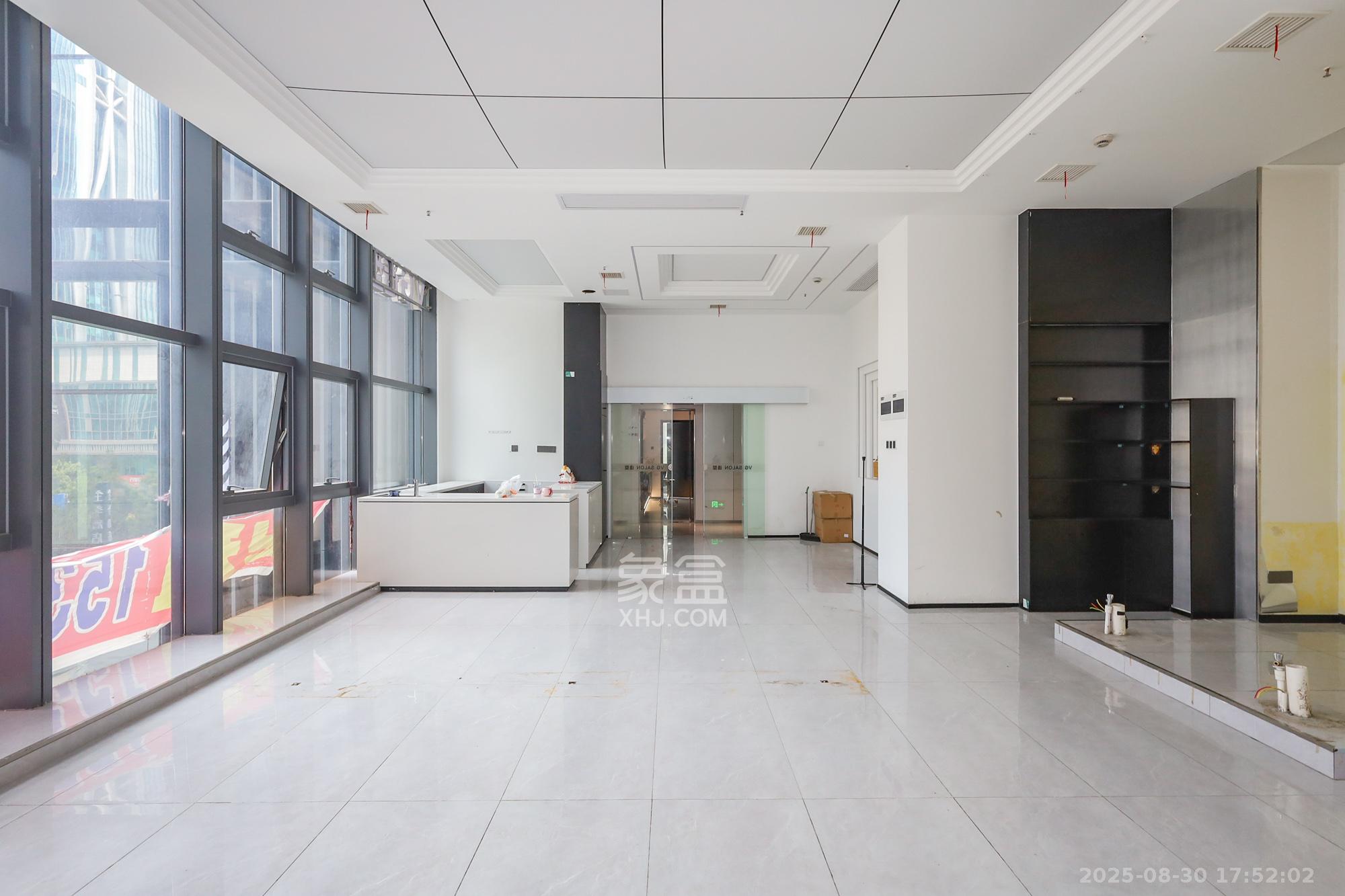 卓越中寰 2室1厅1卫 50.0万 卓越中寰 2室1厅1卫 50.0万卧室