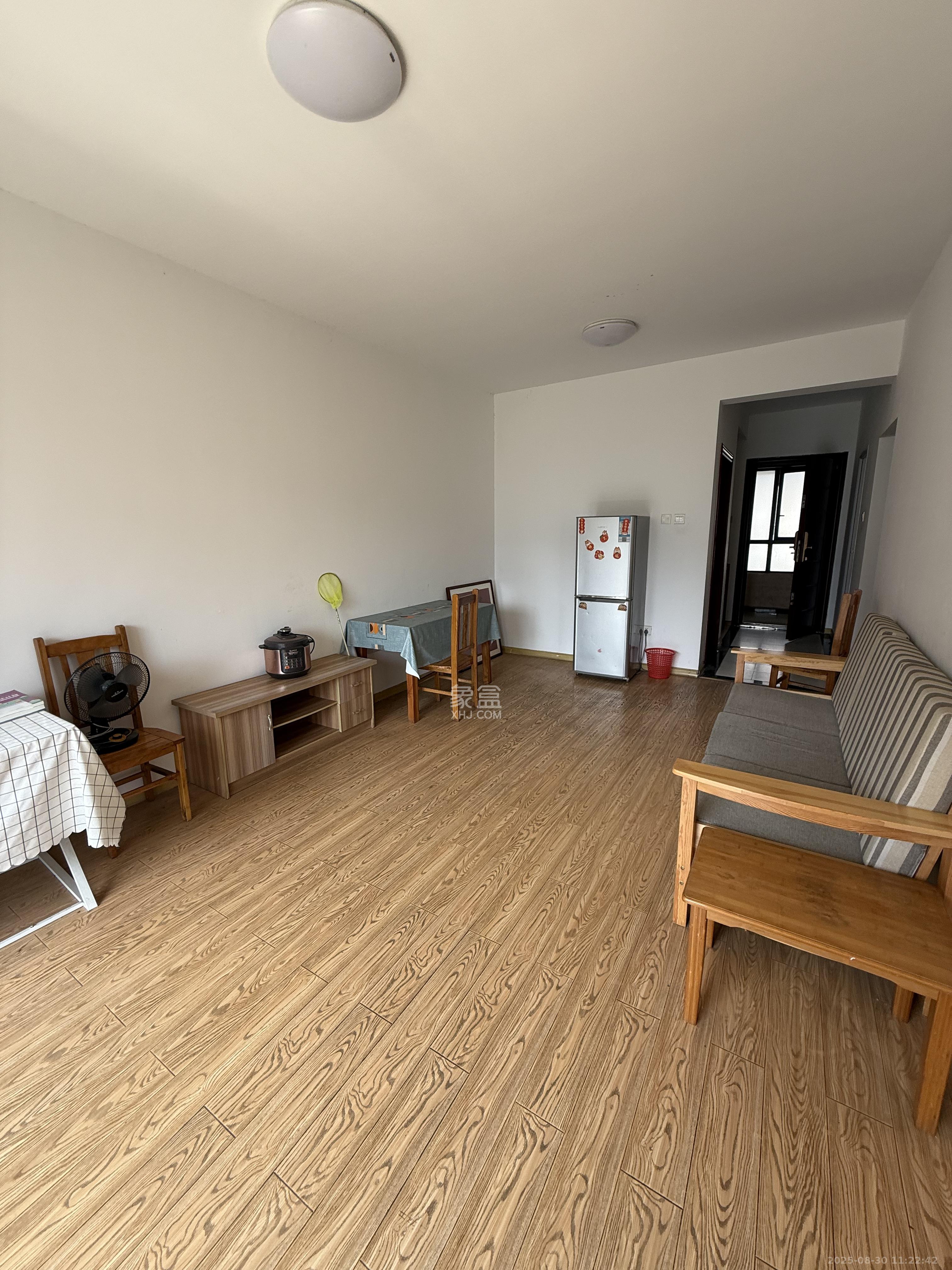 中海梅溪湖壹号  3室2厅1卫    2000.0元/月 中海梅溪湖壹号  3室2厅1卫    2000.0元/月室内图