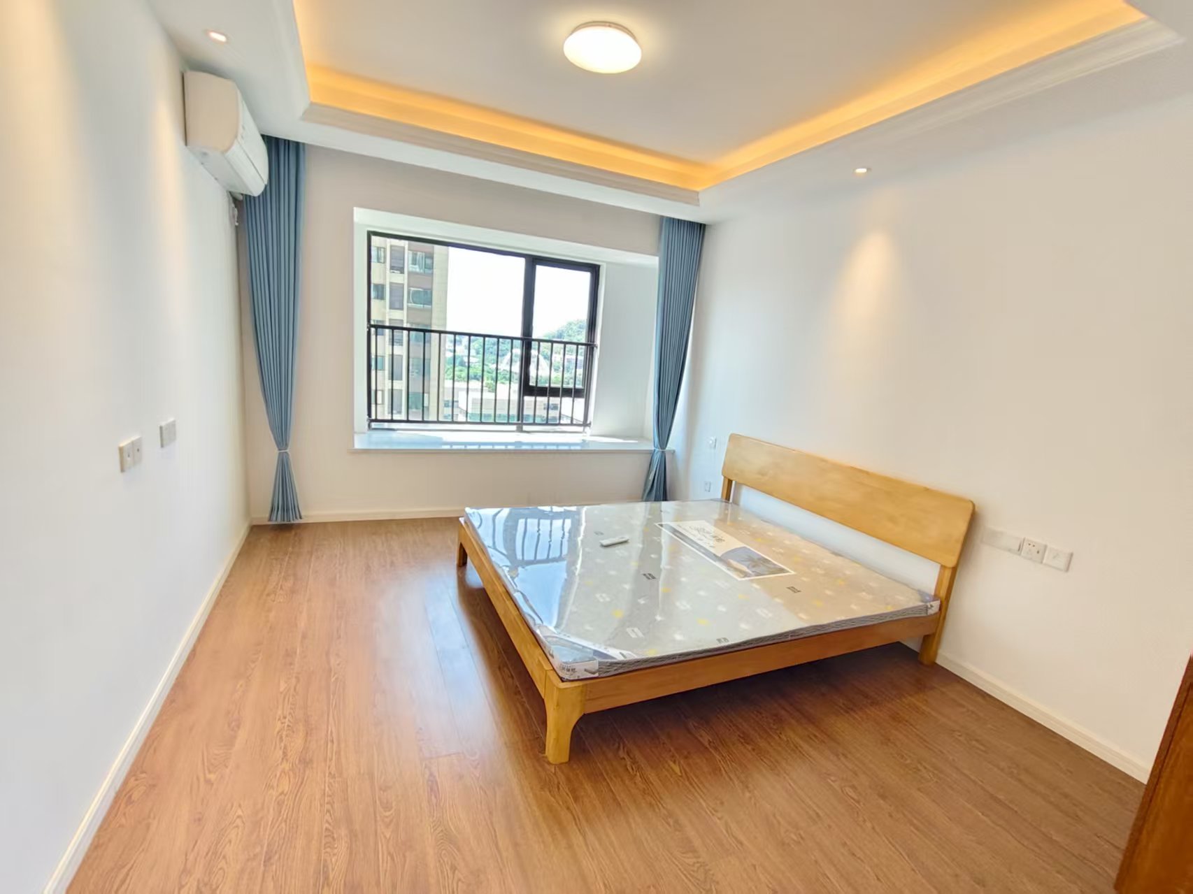 荣盛碧桂园铂悦府  4室2厅2卫    2200.0元/月室内图