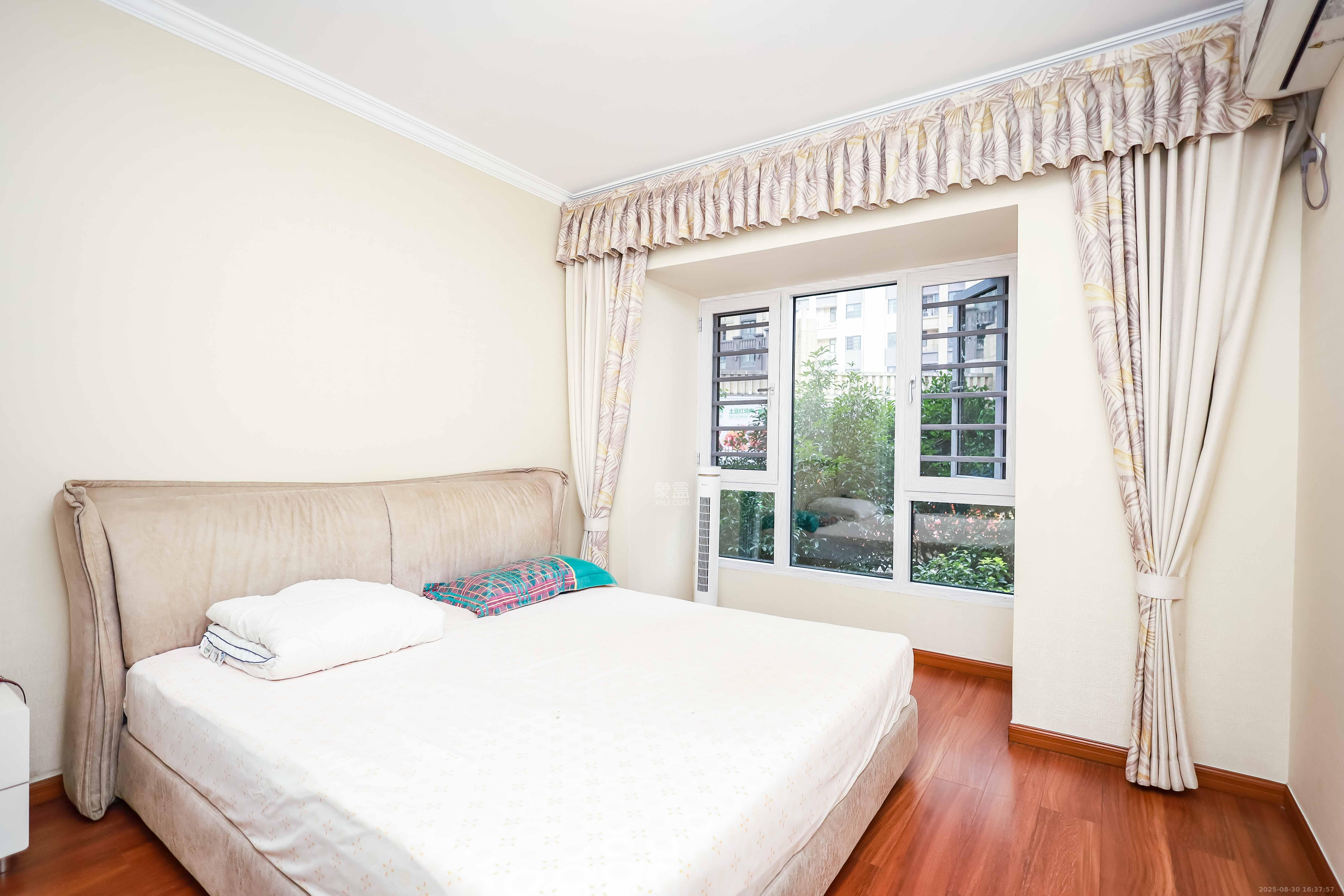 天麓尚层  4室2厅1卫    96.0万卧室