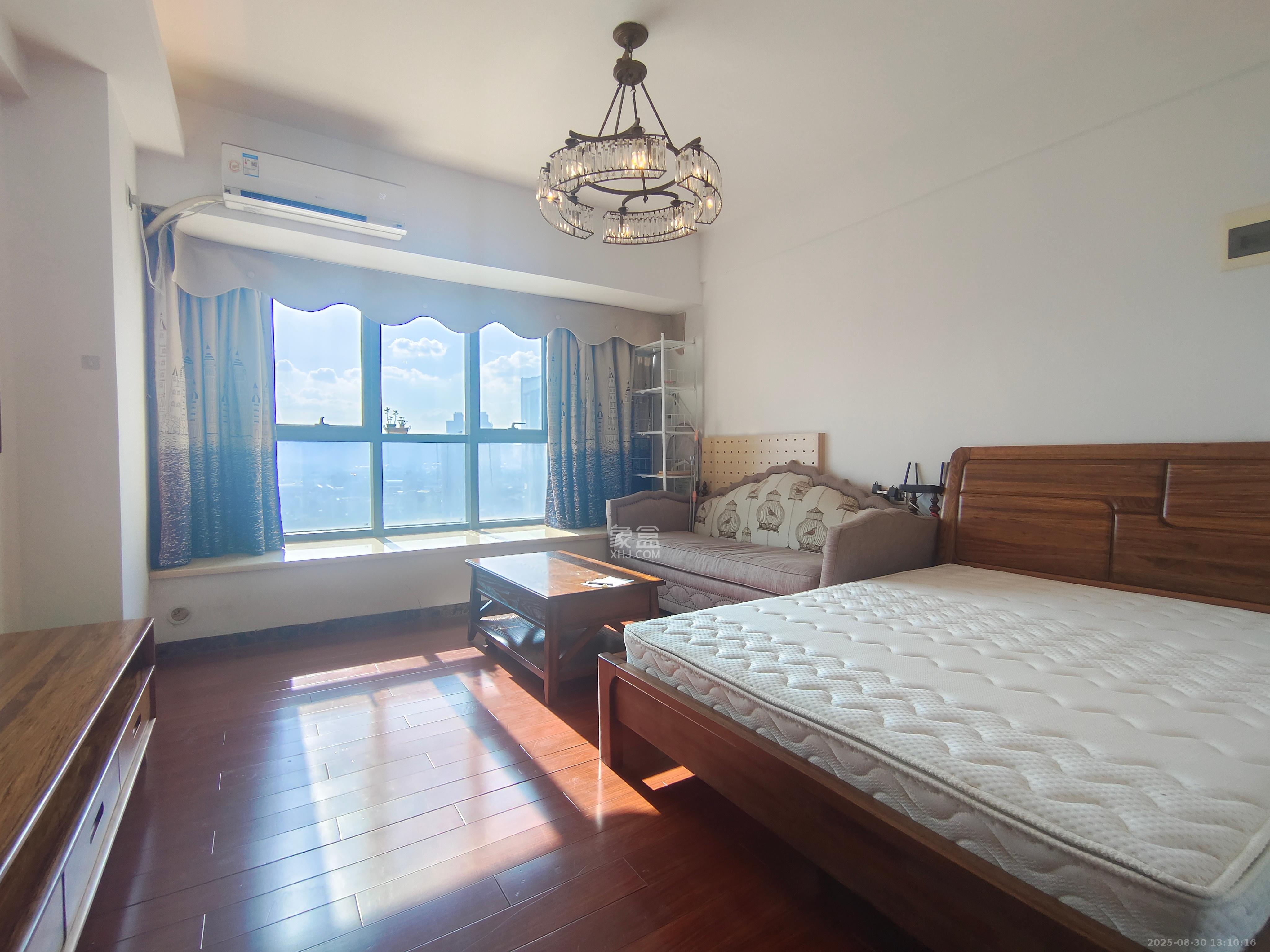 众东国际  1室1厅1卫    1799.0元/月 众东国际  1室1厅1卫    1799.0元/月