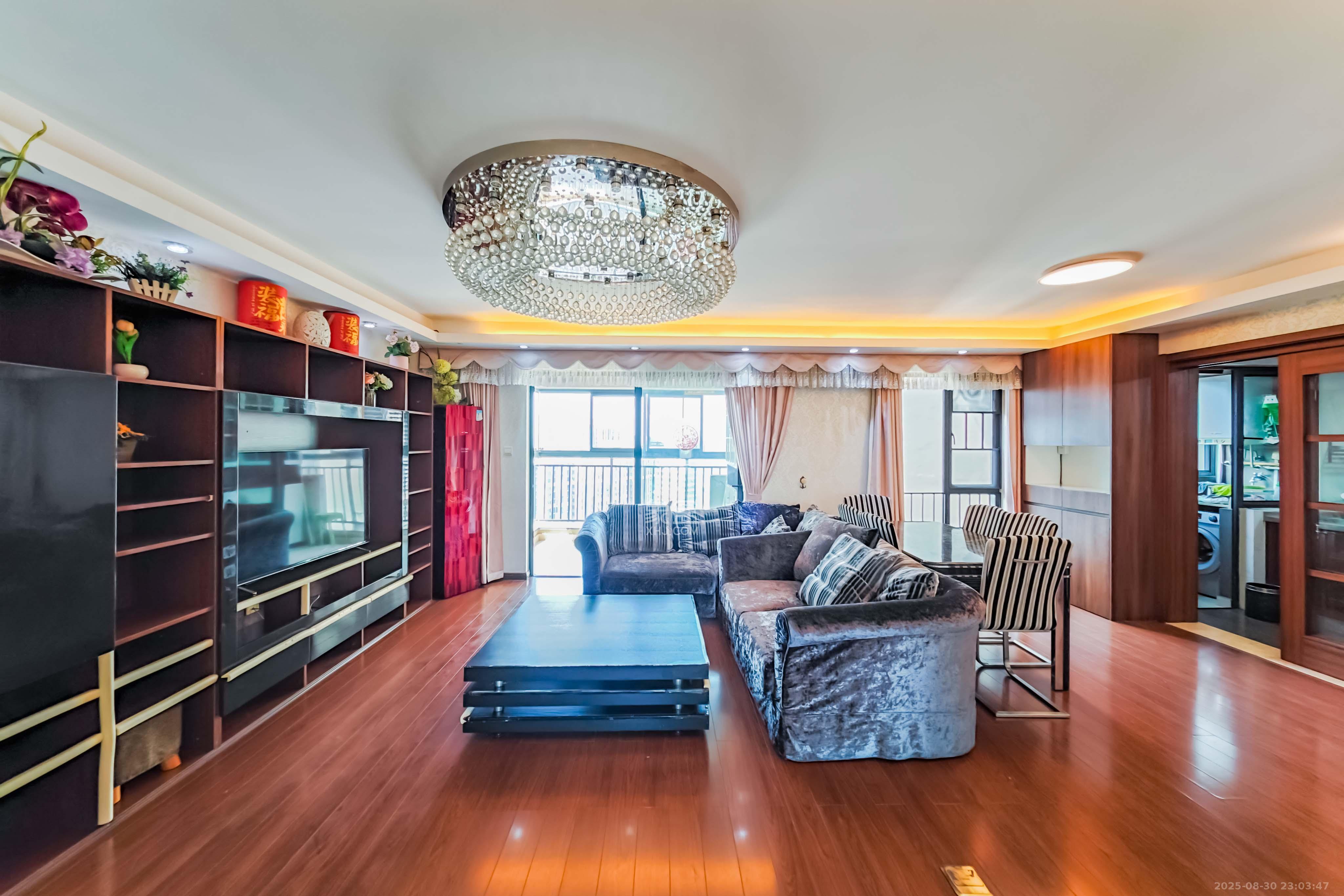 万科金域华府三四期  4室2厅2卫    122.0万 万科金域华府三四期  4室2厅2卫    122.0万客厅