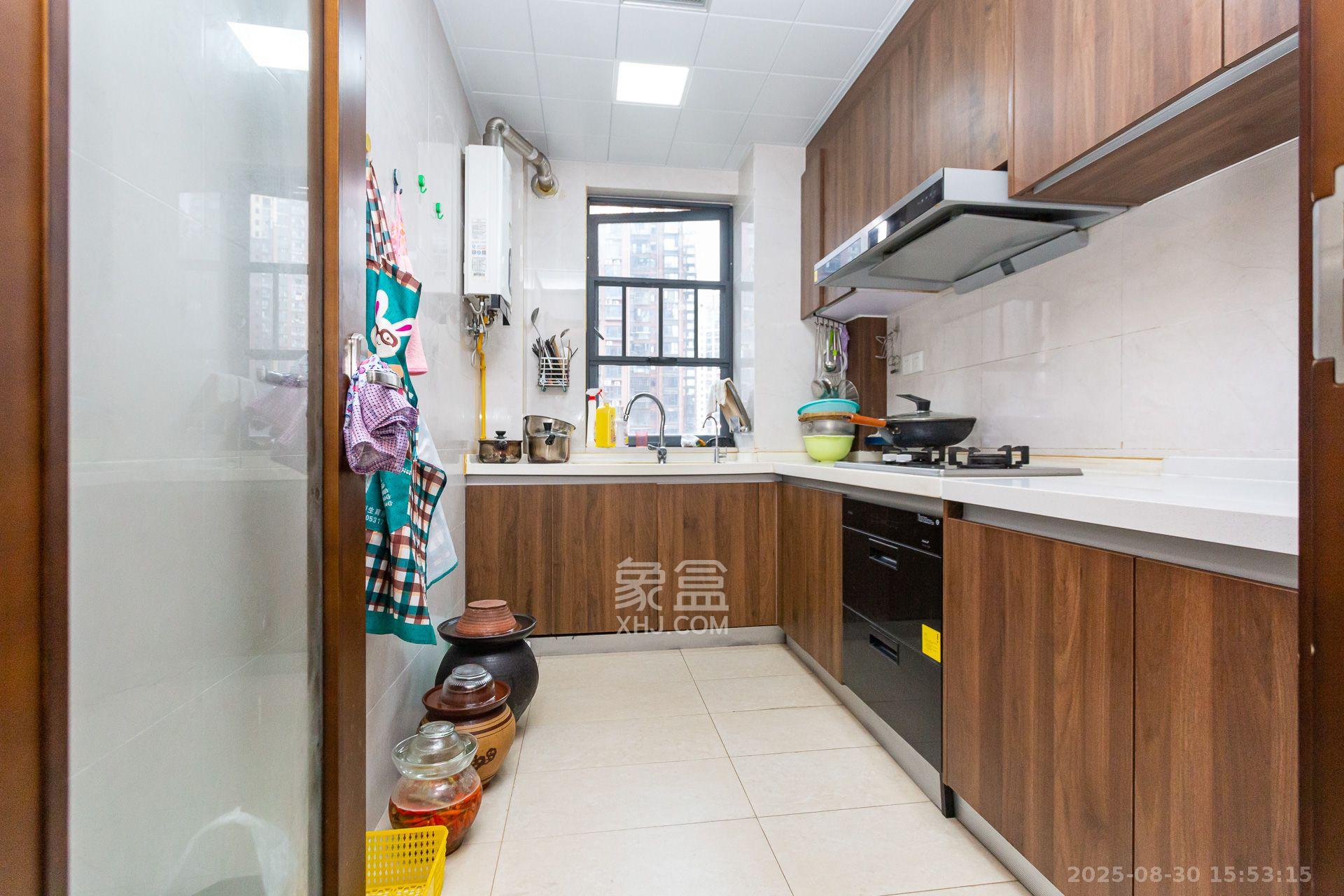 珠江东方明珠(新地东方明珠)三期 3室2厅2卫 2500.0元/月 珠江东方明珠(新地东方明珠)三期 3室2厅2卫 2500.0元/月室内图