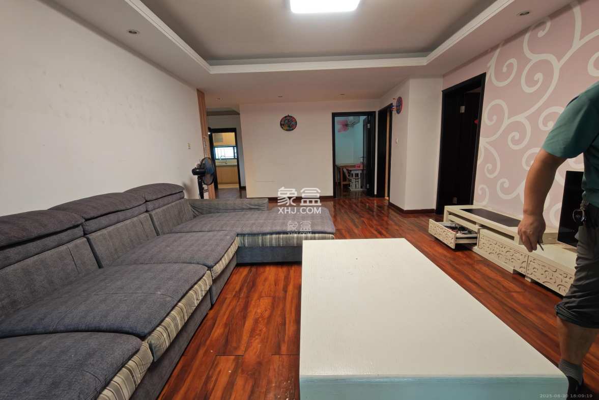 绿地中央广场  3室2厅2卫    3200.0元/月 绿地中央广场  3室2厅2卫    3200.0元/月室内图