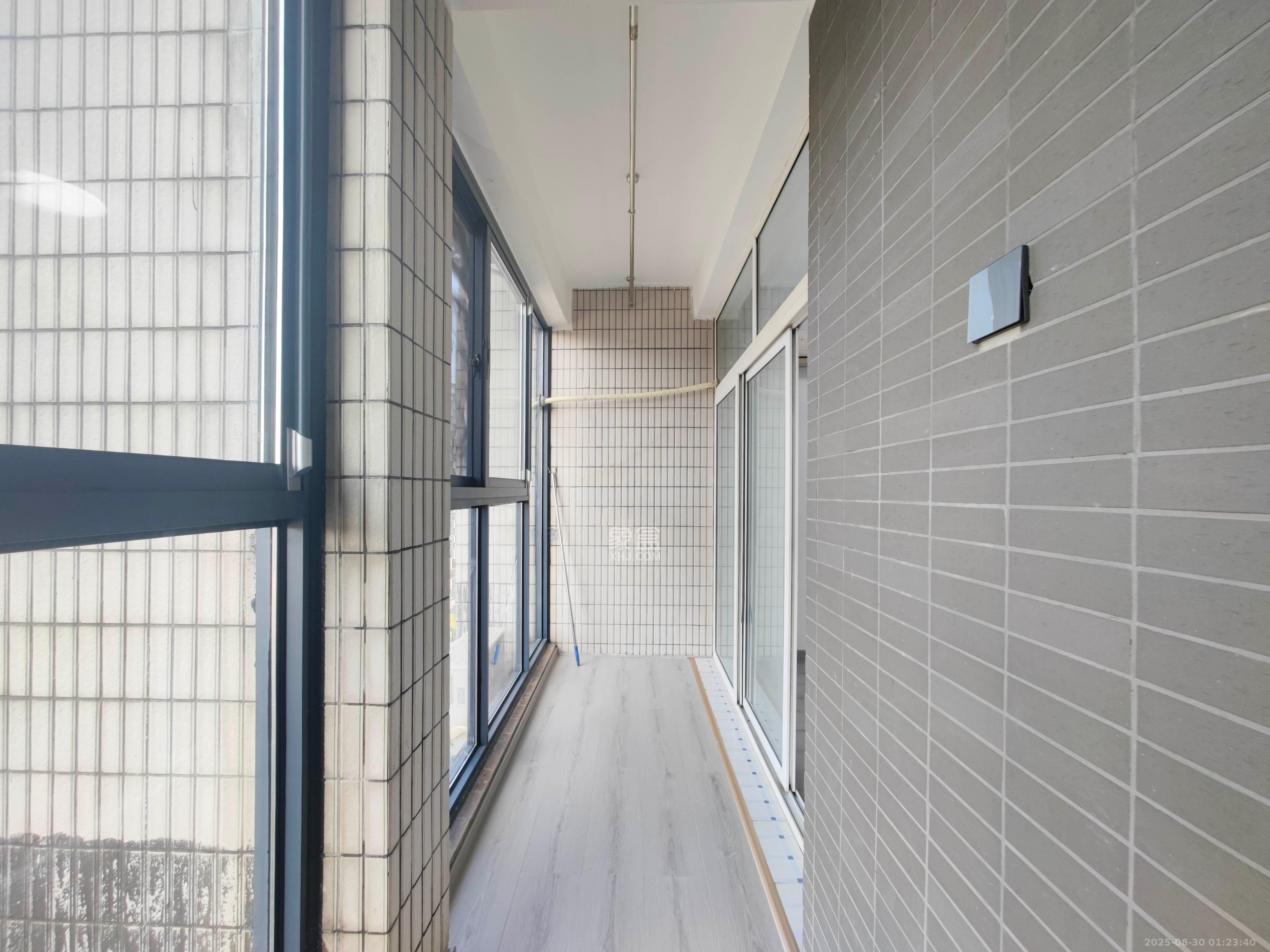 岳泰理想城  3室2厅2卫    90.0万 岳泰理想城  3室2厅2卫    90.0万阳台