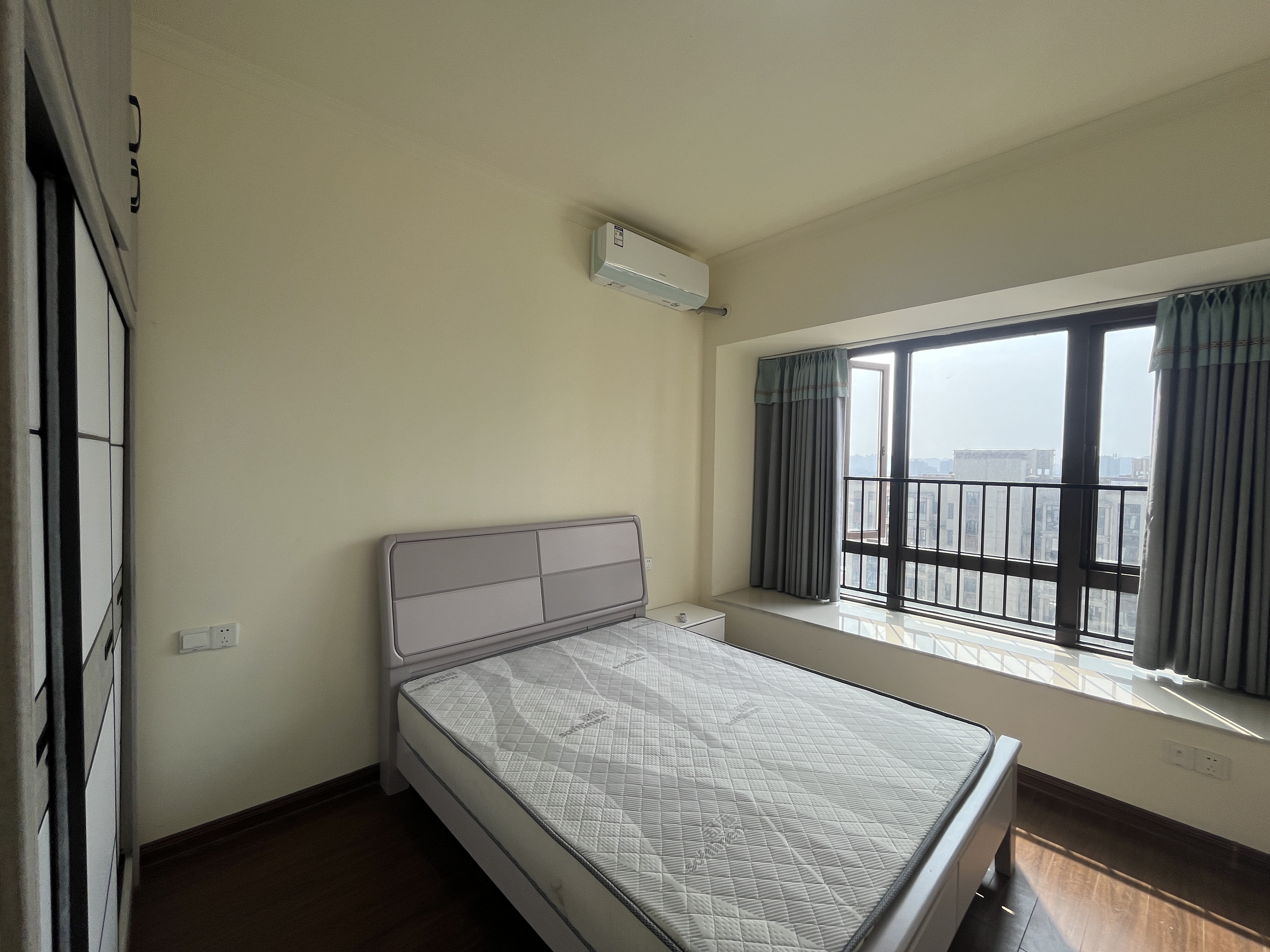 华耀碧桂园十里江湾观澜 4室2厅2卫 3000.0元/月 华耀碧桂园十里江湾观澜 4室2厅2卫 3000.0元/月室内图