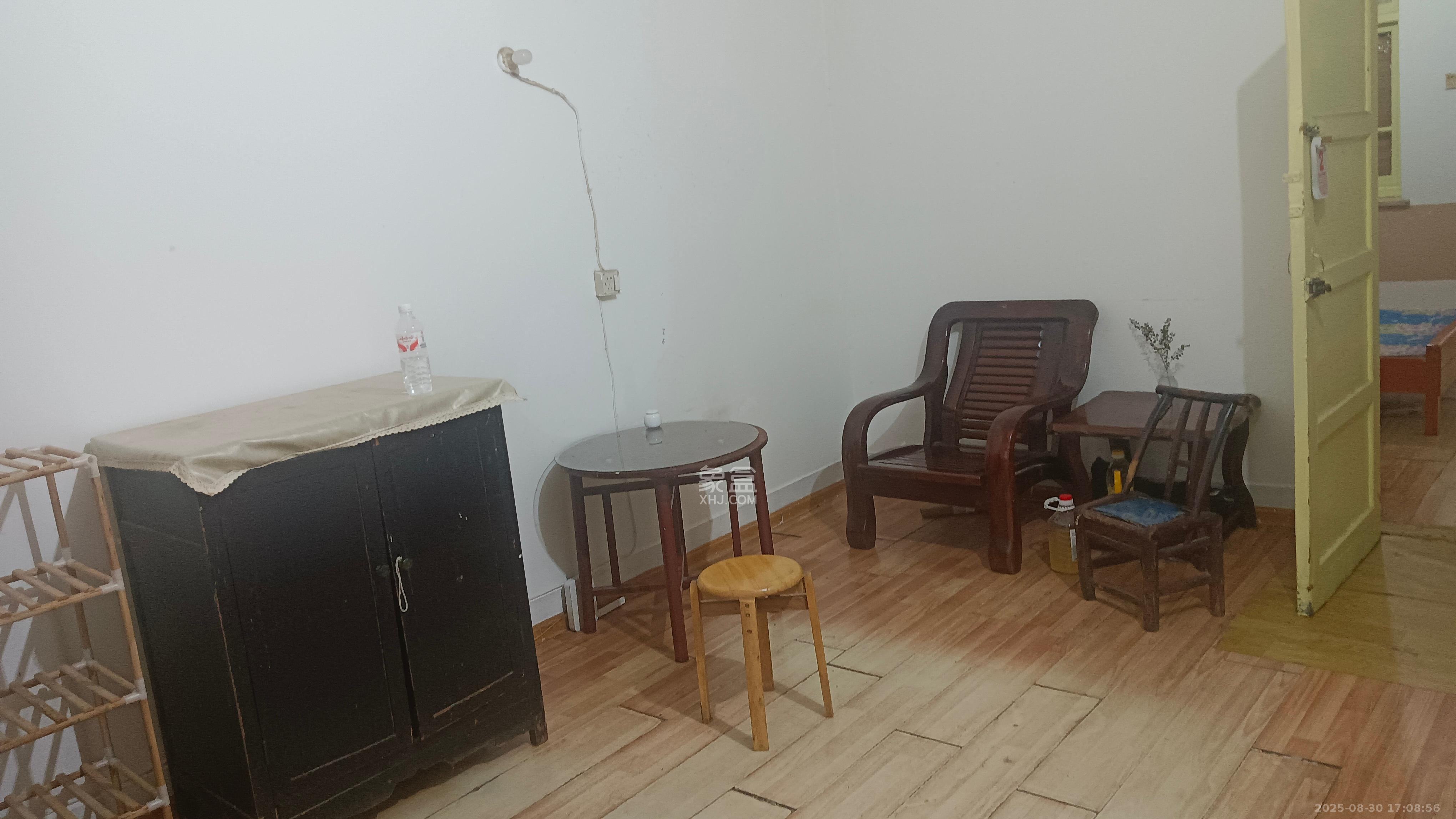 妹子山社区(曙光社区)  2室1厅1卫    1300.0元/月 妹子山社区(曙光社区)  2室1厅1卫    1300.0元/月室内图