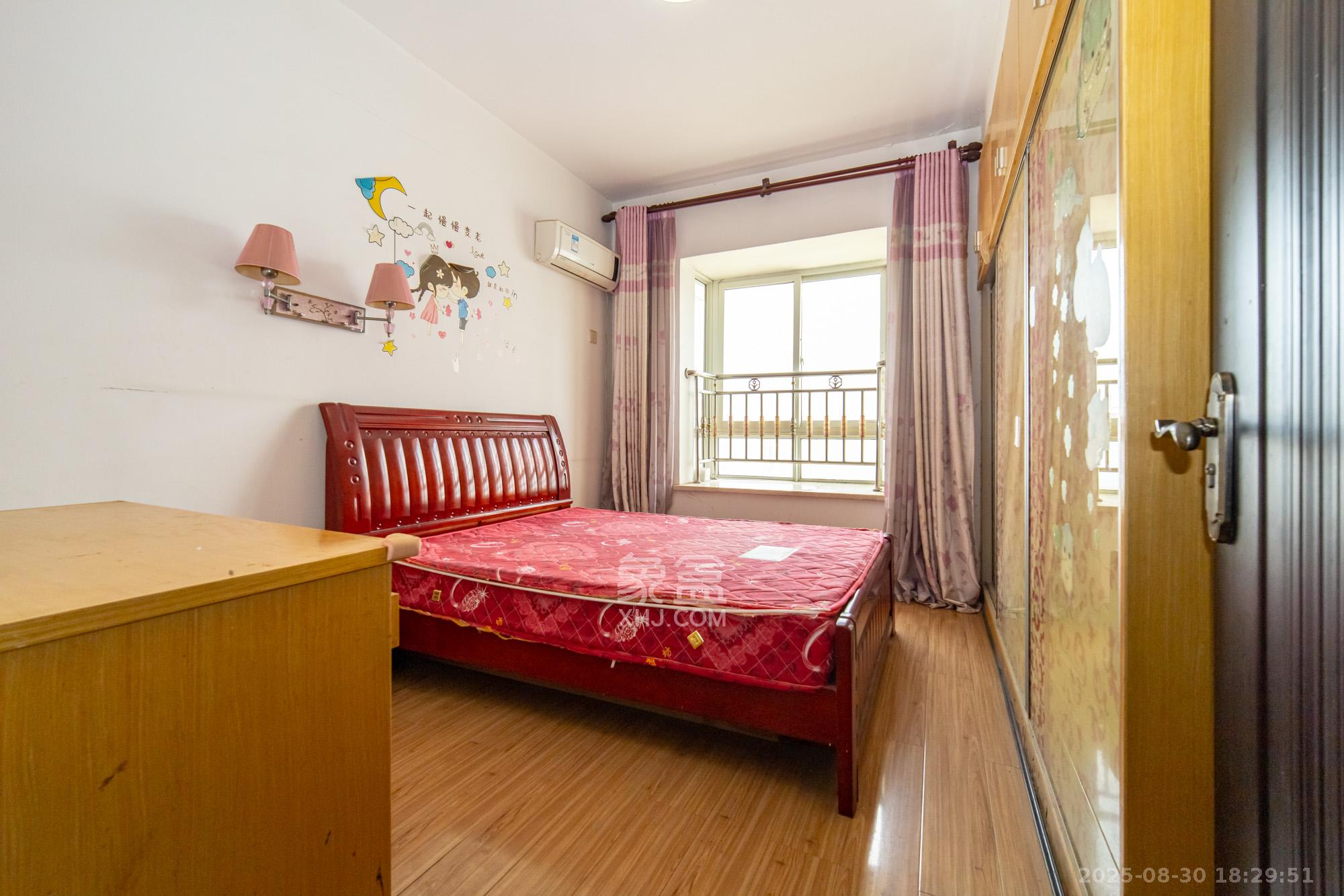 楚天中苑  3室2厅2卫    55.0万卧室