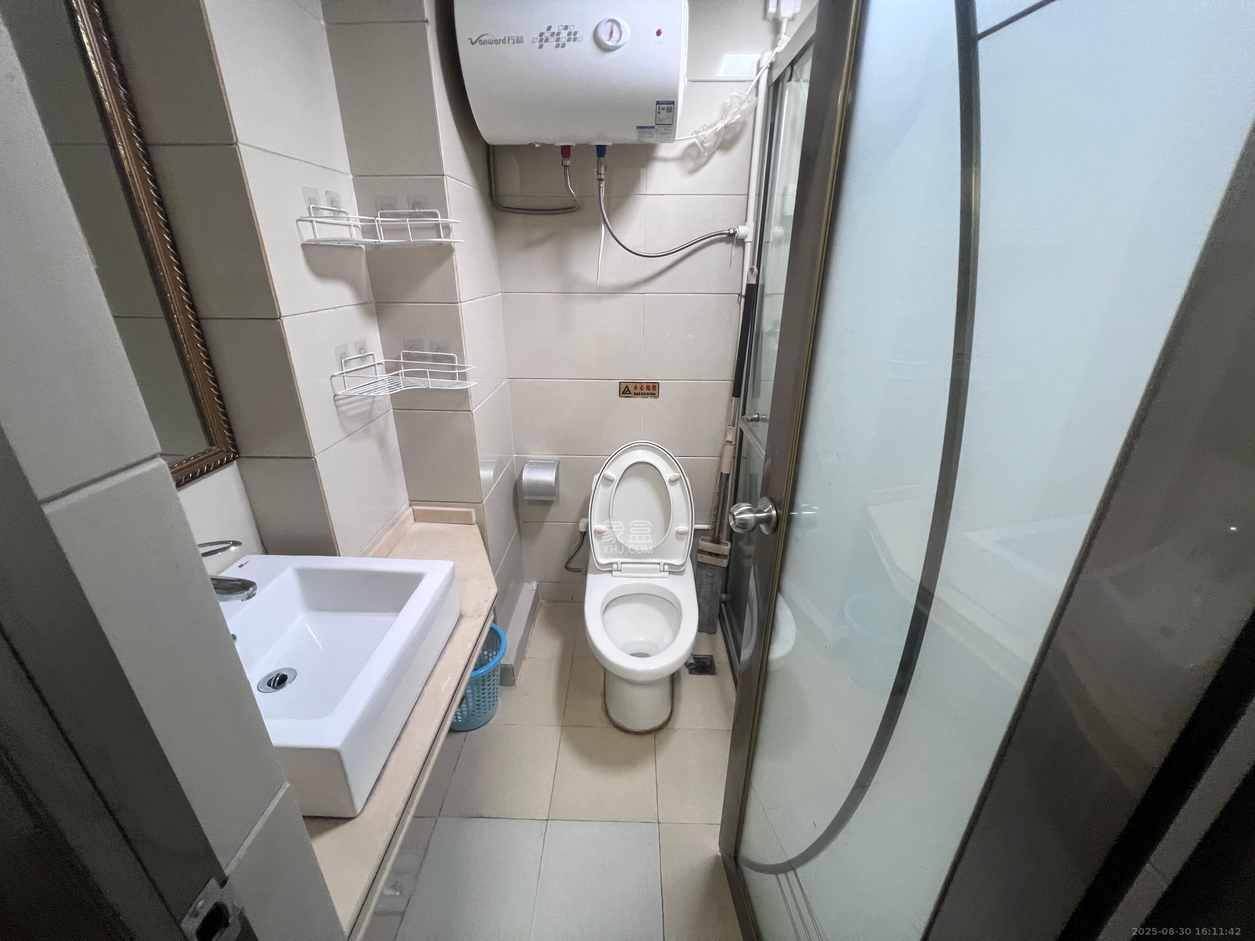 名富公寓  1室1厅1卫    1700.0元/月 名富公寓  1室1厅1卫    1700.0元/月室内图