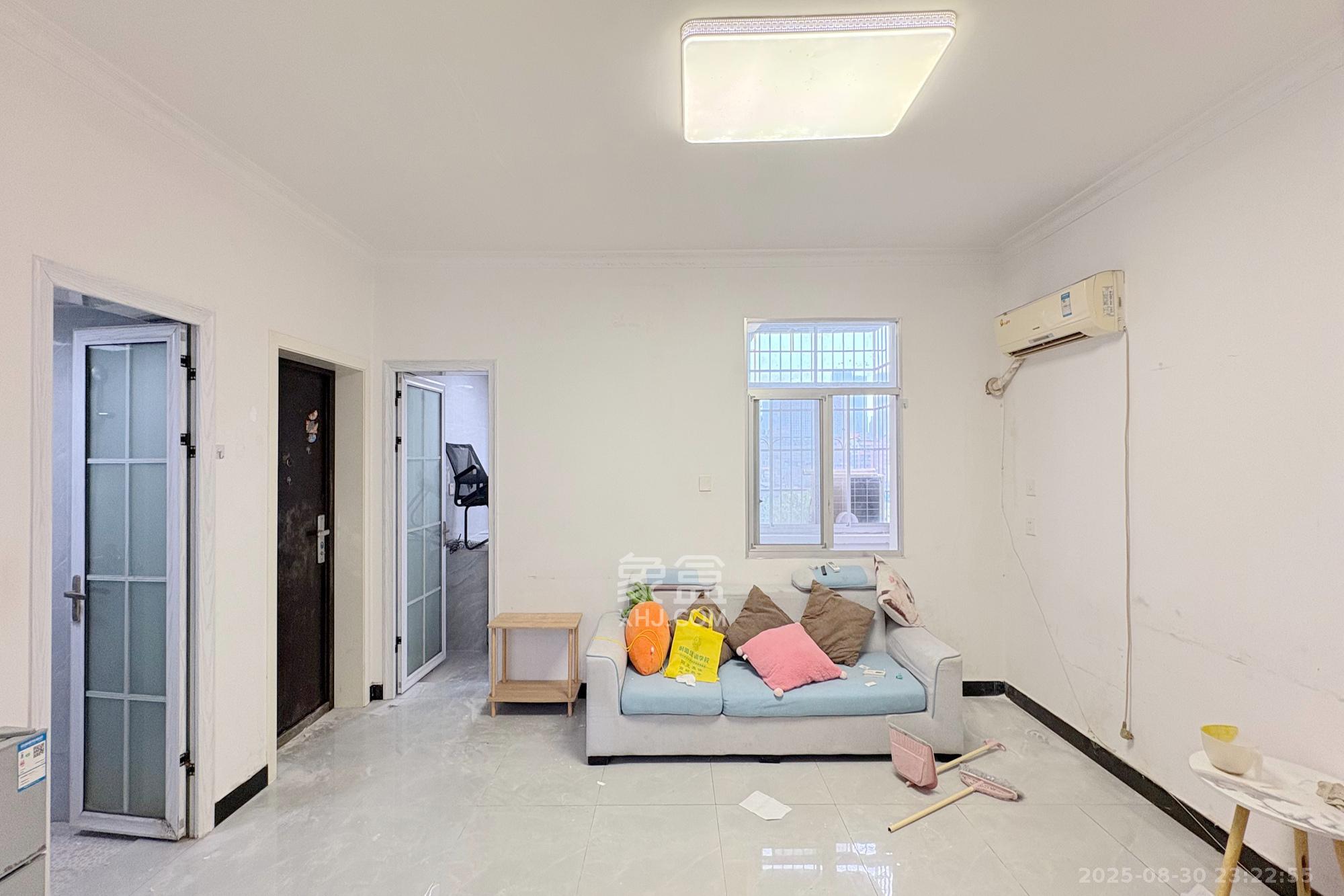 东文庙坪 2室1厅1卫 65.0万 东文庙坪 2室1厅1卫 65.0万客厅