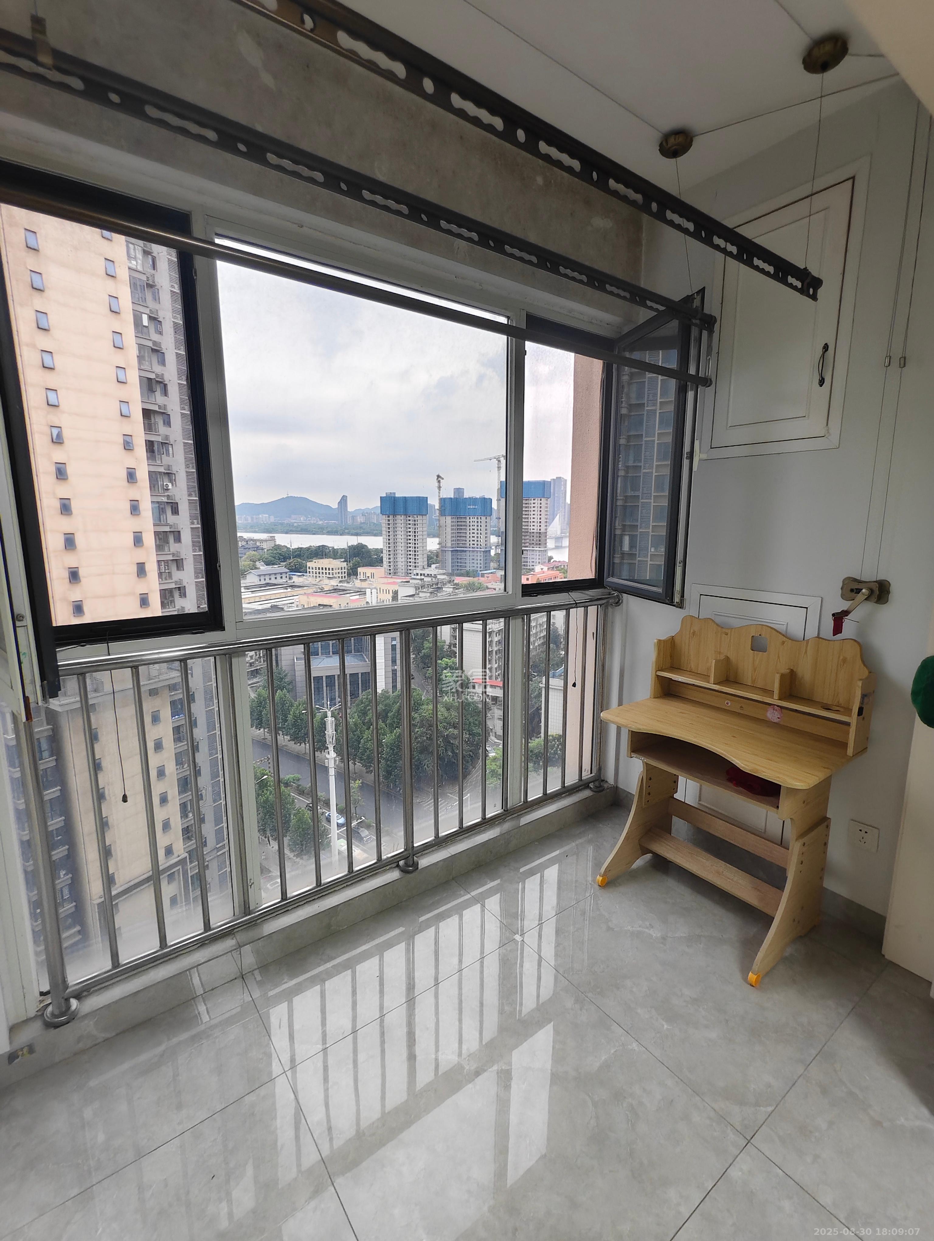 北辰三角洲E6区  3室2厅1卫    3500.0元/月室内图