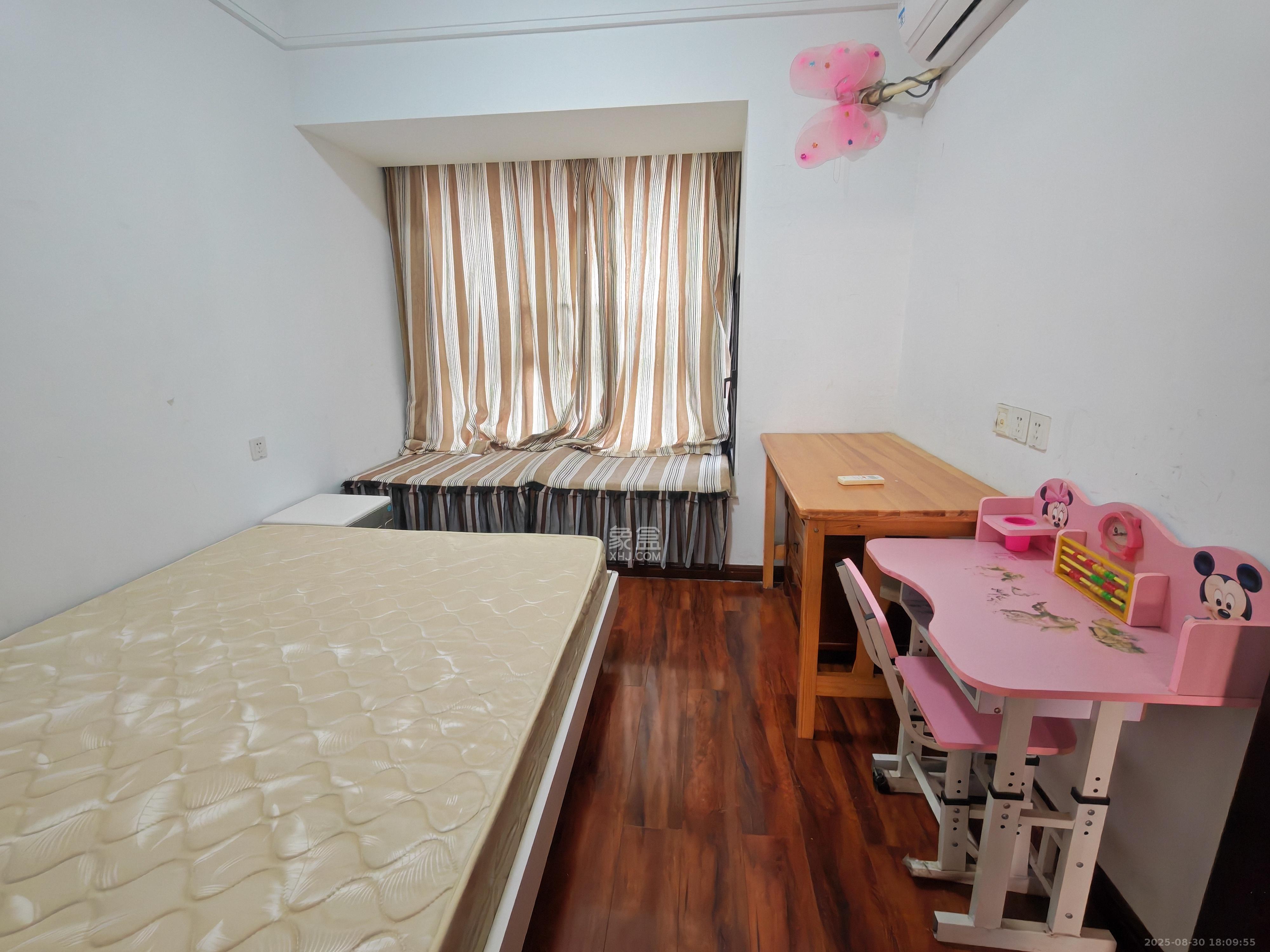 绿地中央广场  3室2厅2卫    3200.0元/月 绿地中央广场  3室2厅2卫    3200.0元/月室内图