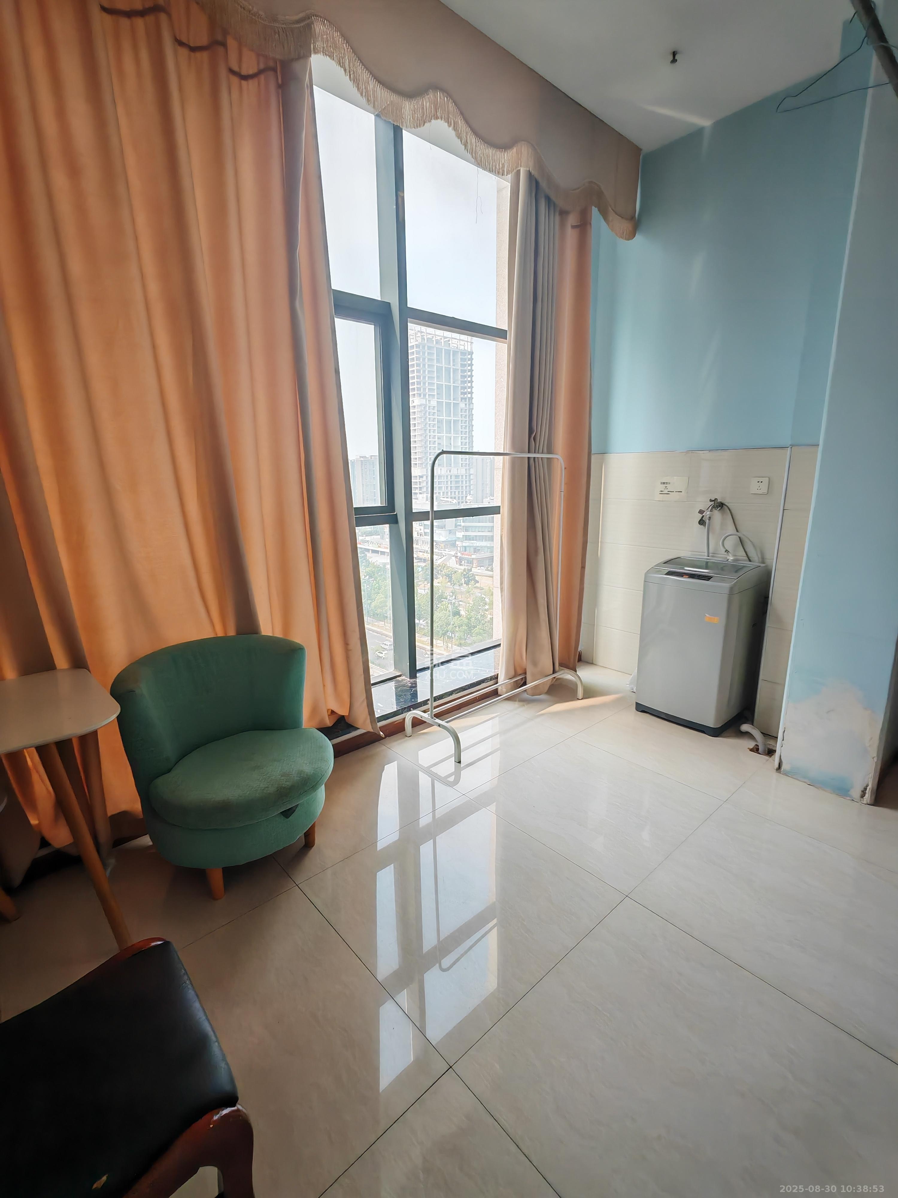 华侨假日中心(晟华苑) 1室1厅1卫 1600.0元/月 华侨假日中心(晟华苑) 1室1厅1卫 1600.0元/月室内图