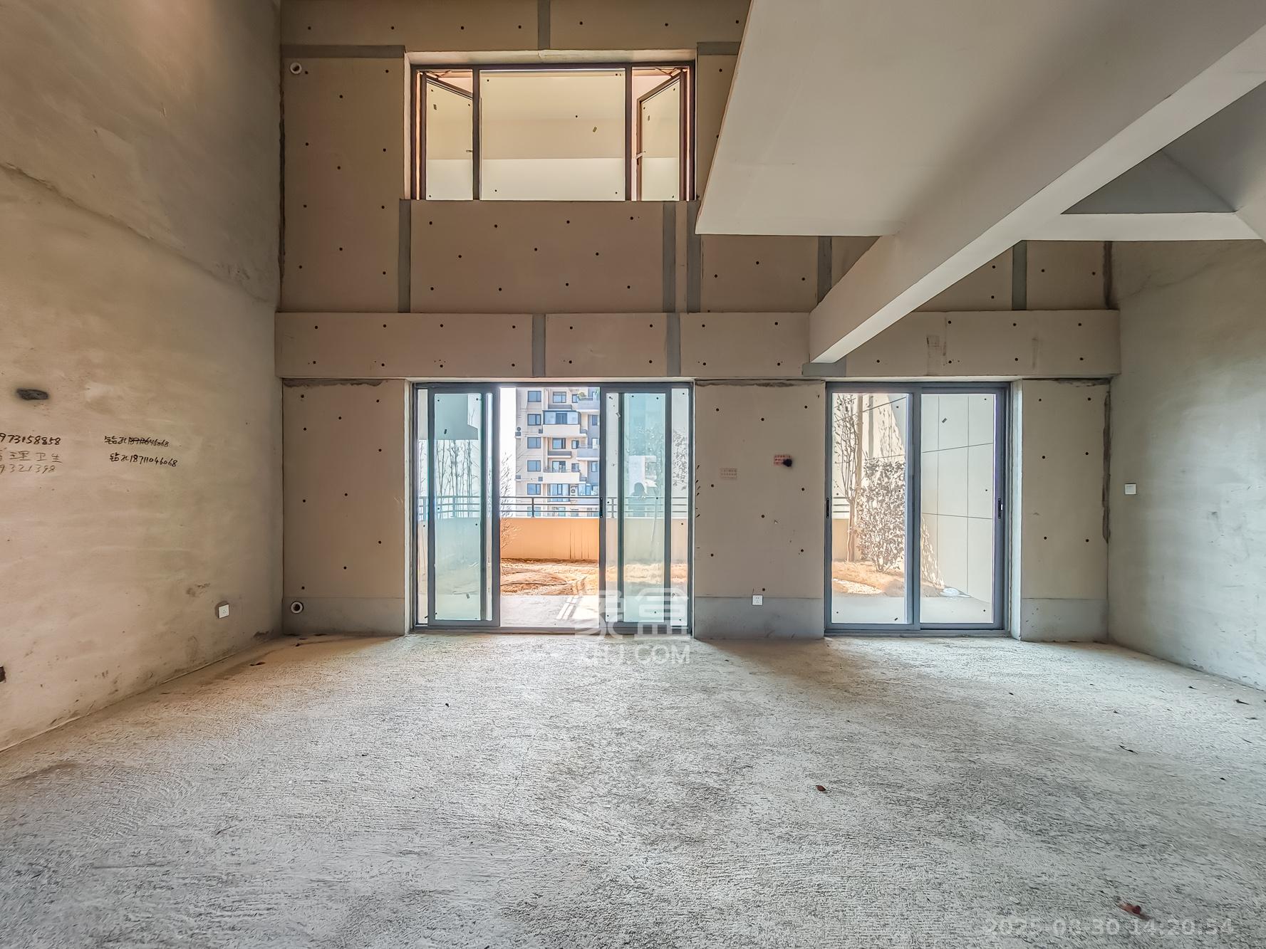 上置绿洲雅宾利 4室2厅2卫 135.0万 上置绿洲雅宾利 4室2厅2卫 135.0万客厅