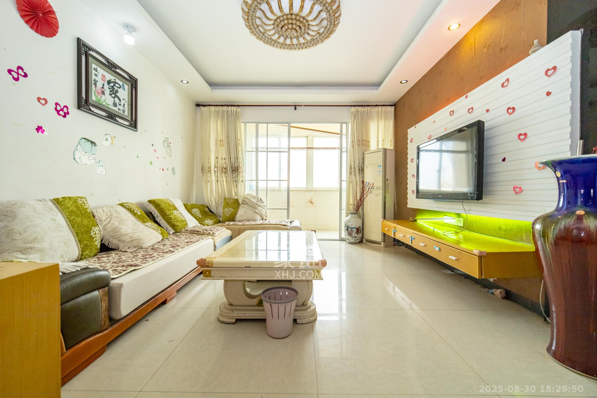 楚天中苑 3室2厅2卫 55.0万 楚天中苑 3室2厅2卫 55.0万客厅