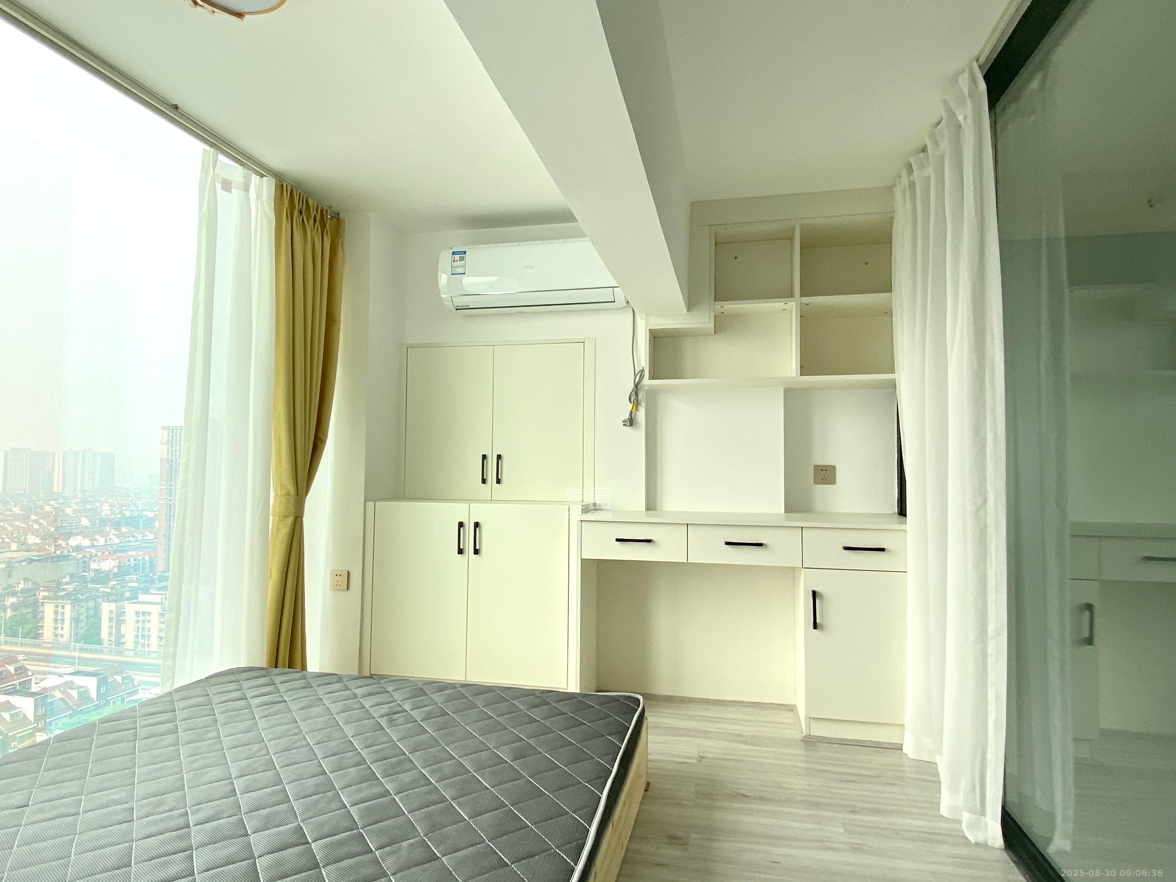 东盈商业广场(华泉城市广场)  1室0厅0卫    3300.0元/月 东盈商业广场(华泉城市广场)  1室0厅0卫    3300.0元/月室内图