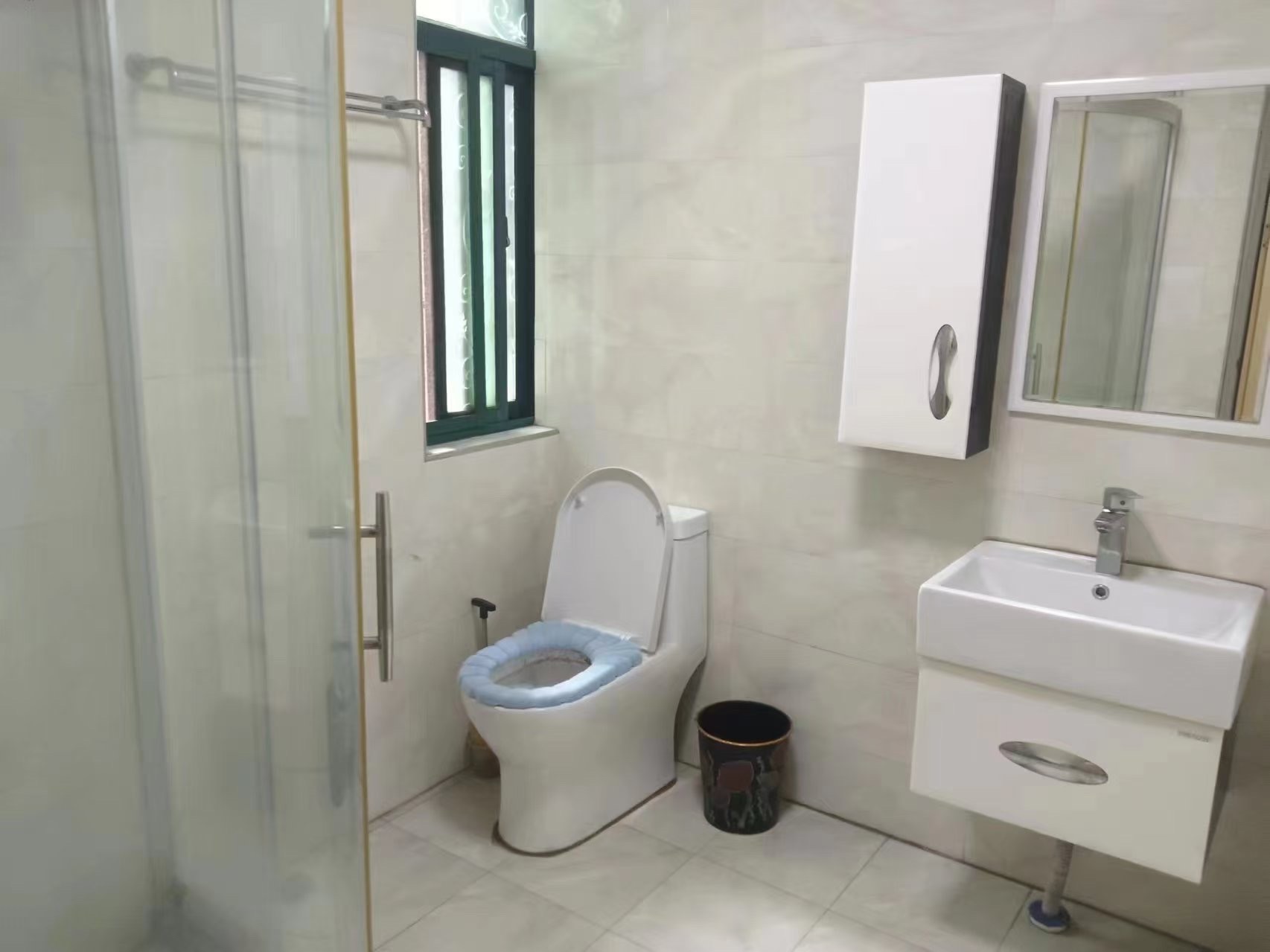 雅香苑 3室2厅2卫 2400.0元/月 雅香苑 3室2厅2卫 2400.0元/月室内图