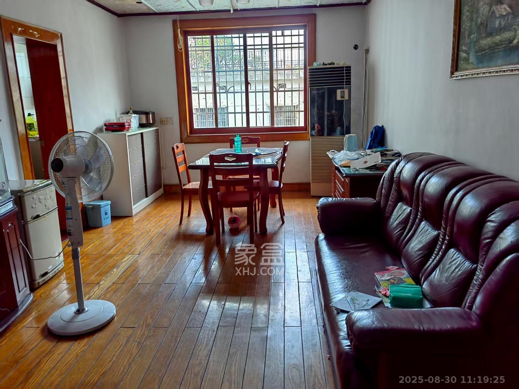 73分局（电信宿舍）  3室2厅1卫    2200.0元/月室内图