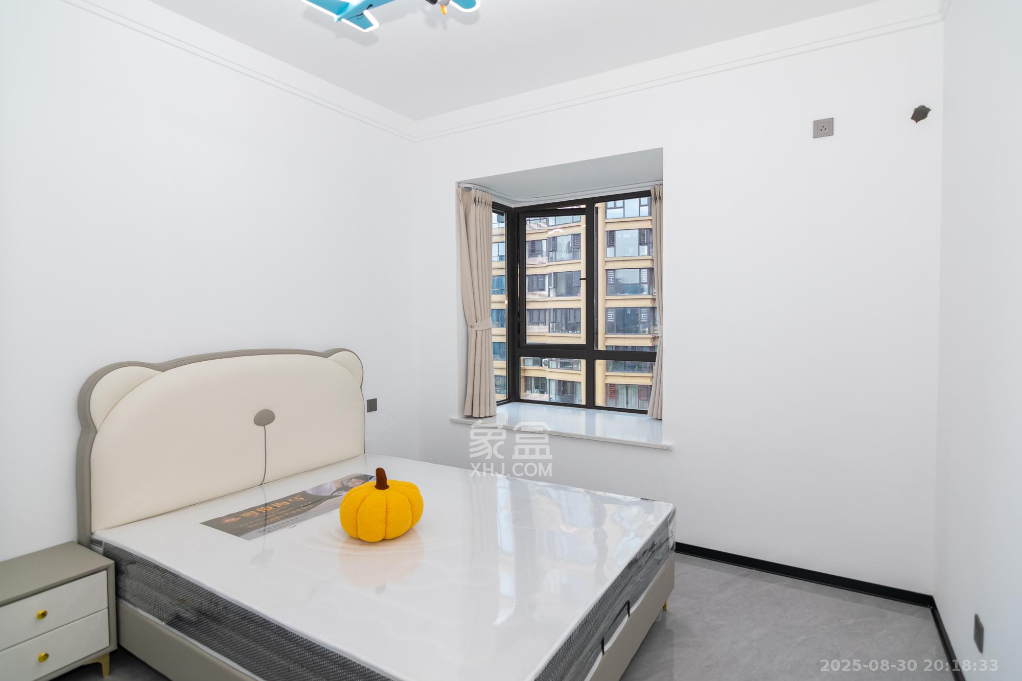 三润城（三润星城）  4室2厅2卫    129.8万卧室