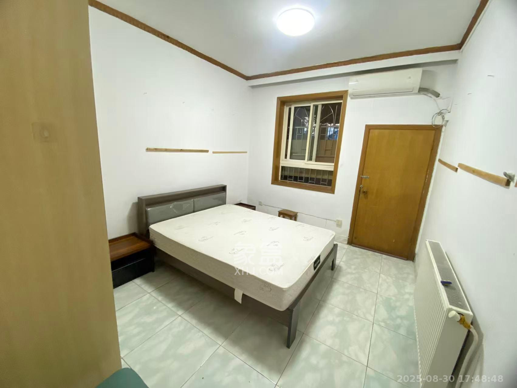 十一中学单位宿舍  3室1厅1卫    2000.0元/月室内图