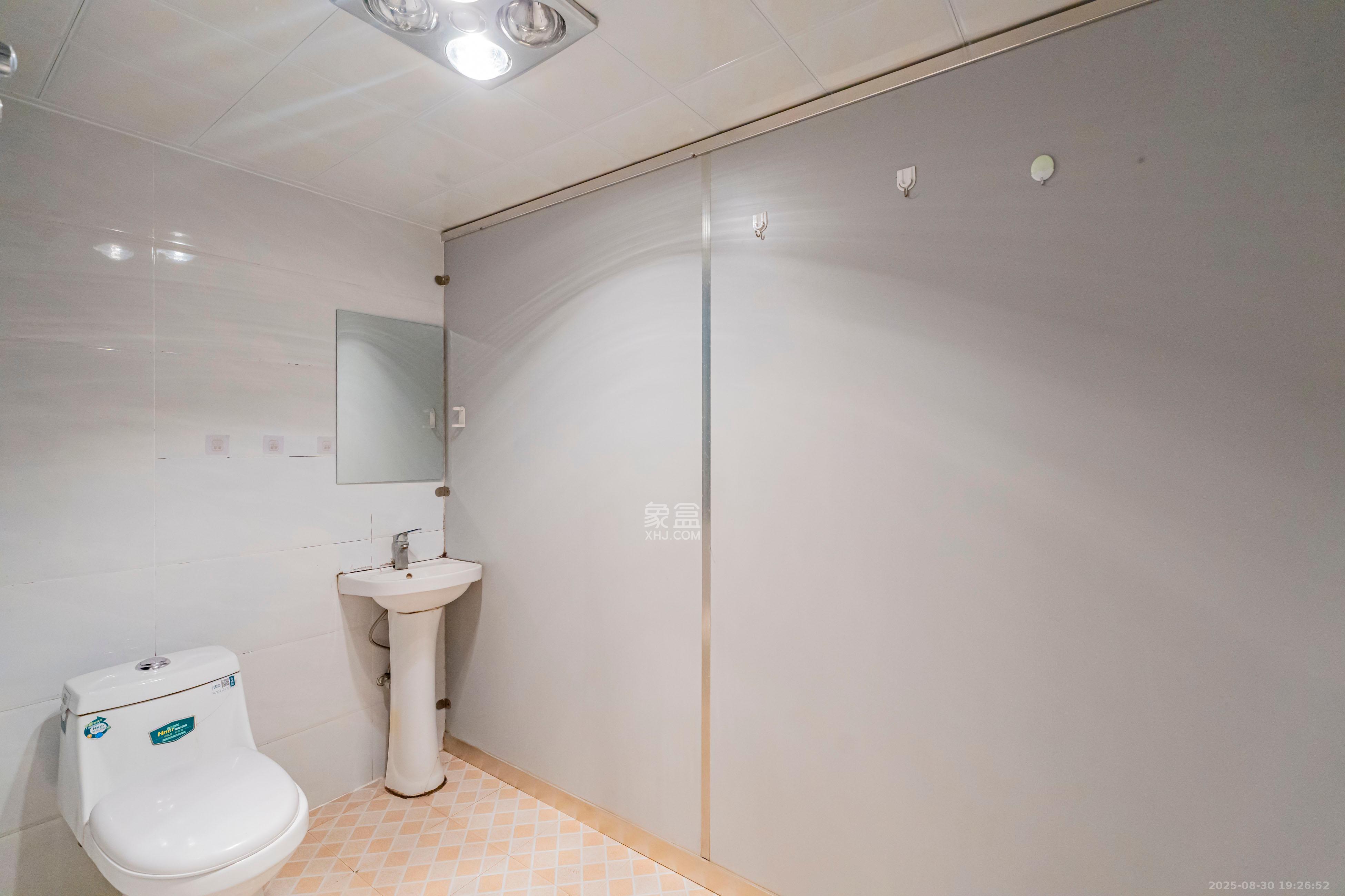 财富名园 3室2厅2卫 110.0万 财富名园 3室2厅2卫 110.0万卫生间