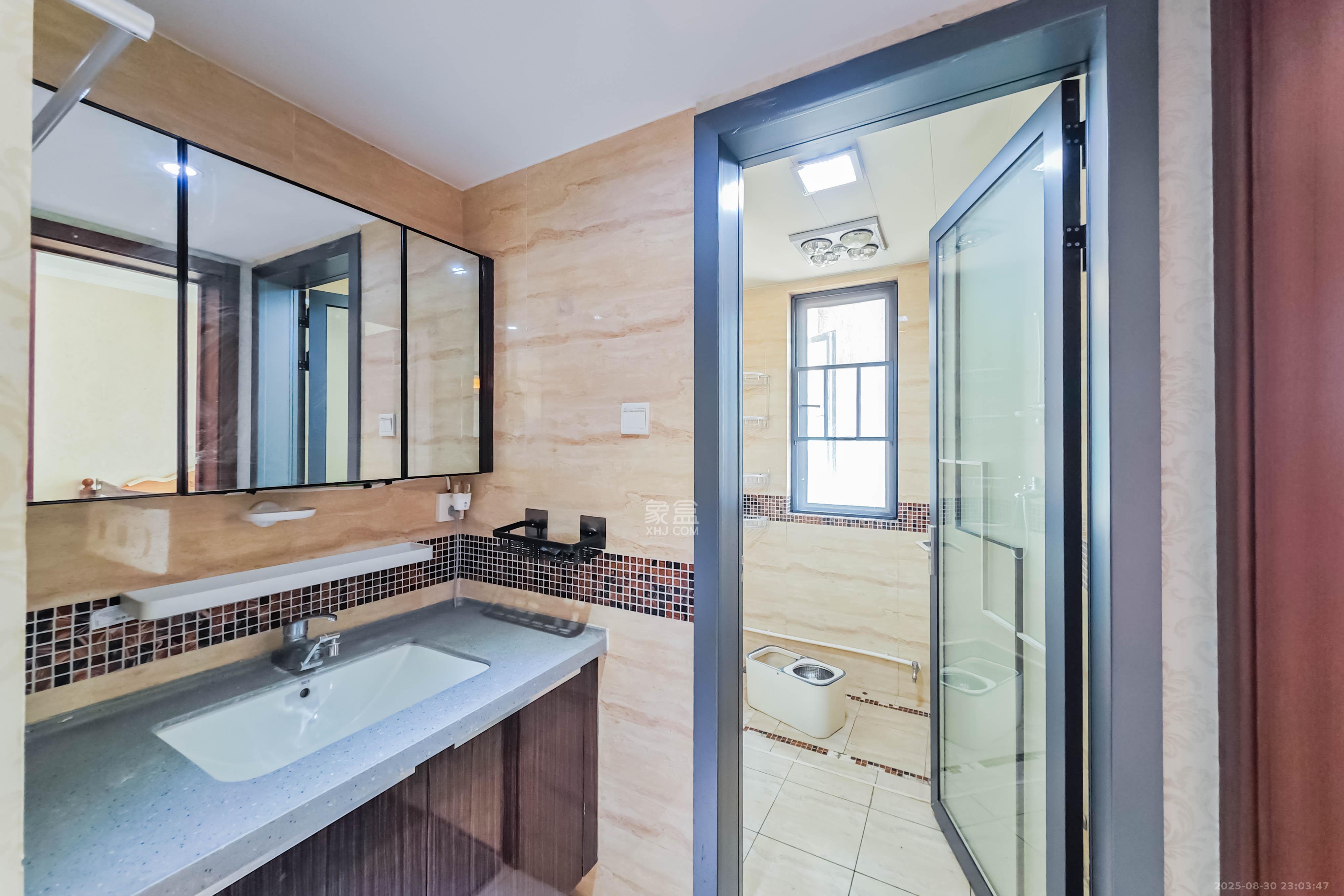 万科金域华府三四期  4室2厅2卫    122.0万 万科金域华府三四期  4室2厅2卫    122.0万卫生间