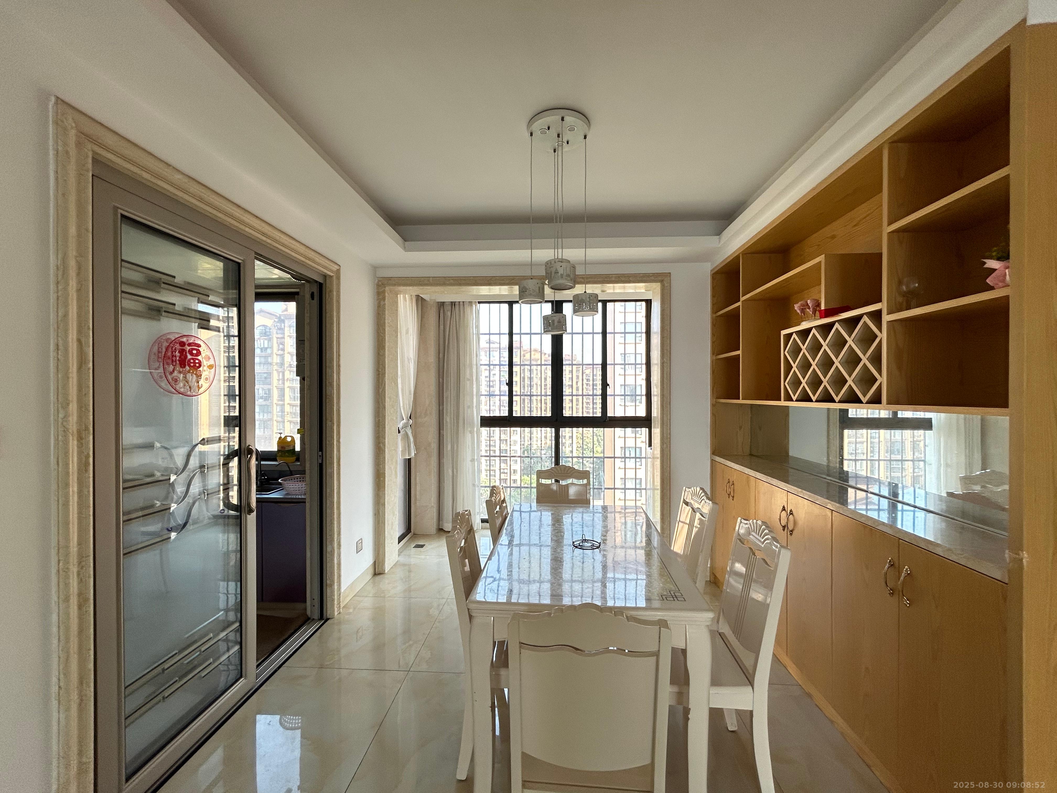 中信凯旋城（中信新城四期）  4室2厅2卫    3000.0元/月室内图