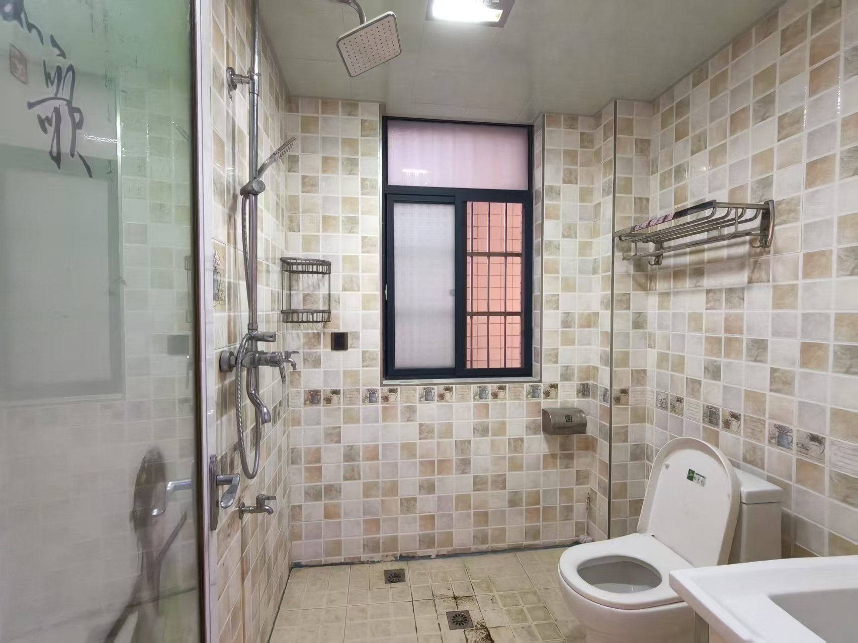 世纪新庄  3室2厅2卫    1100.0元/月室内图