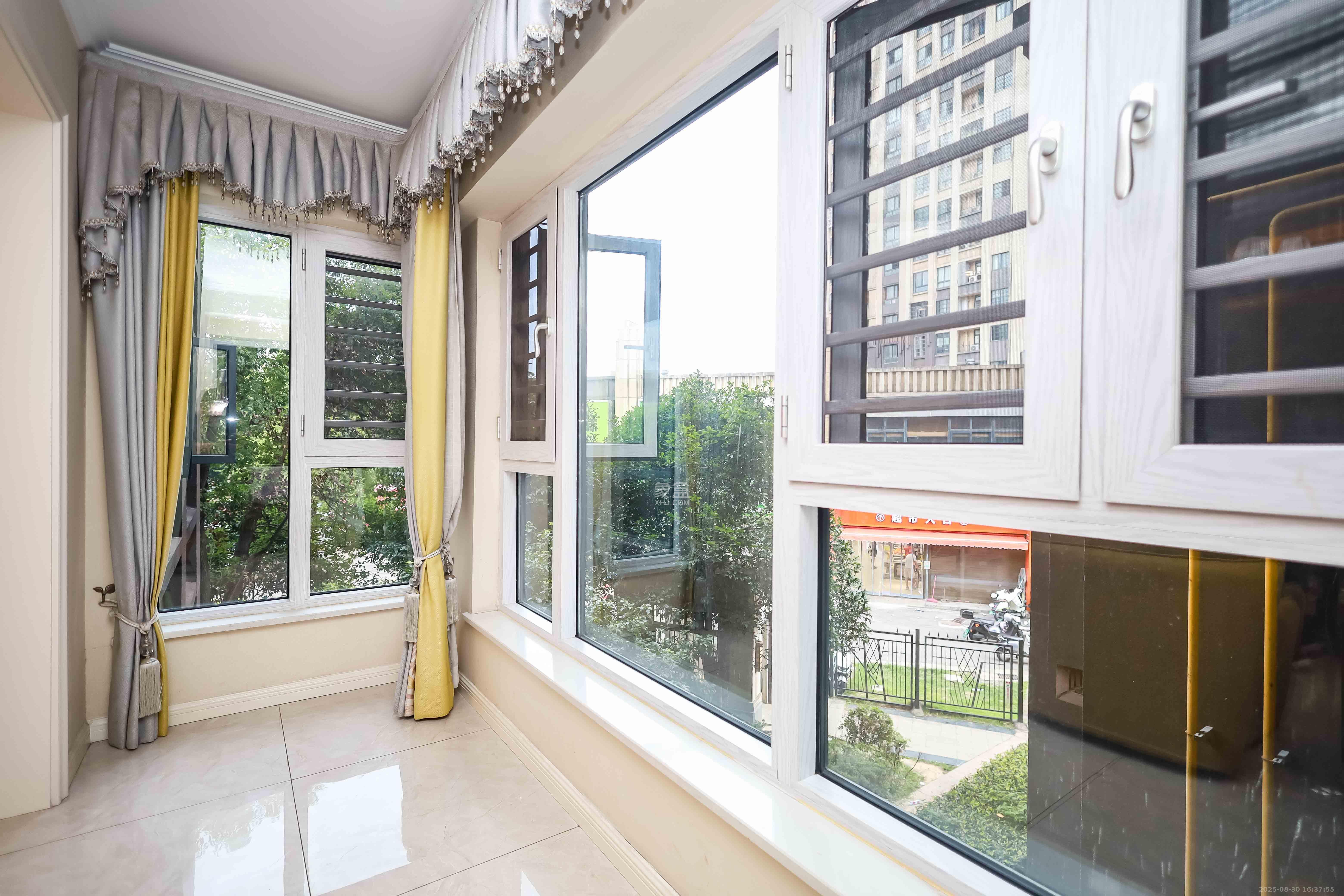 天麓尚层  4室2厅1卫    96.0万 天麓尚层  4室2厅1卫    96.0万阳台