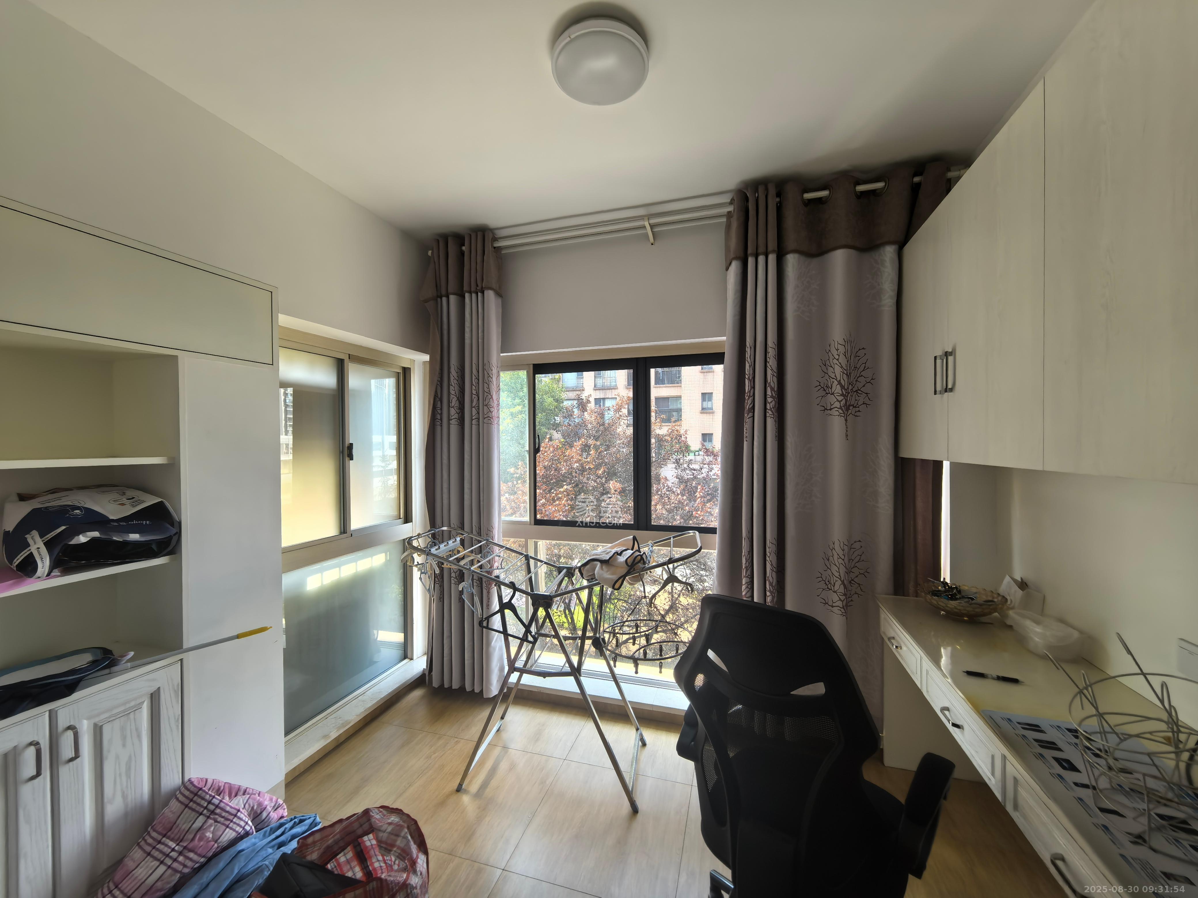 中城丽景香山园  3室2厅2卫    3500.0元/月室内图