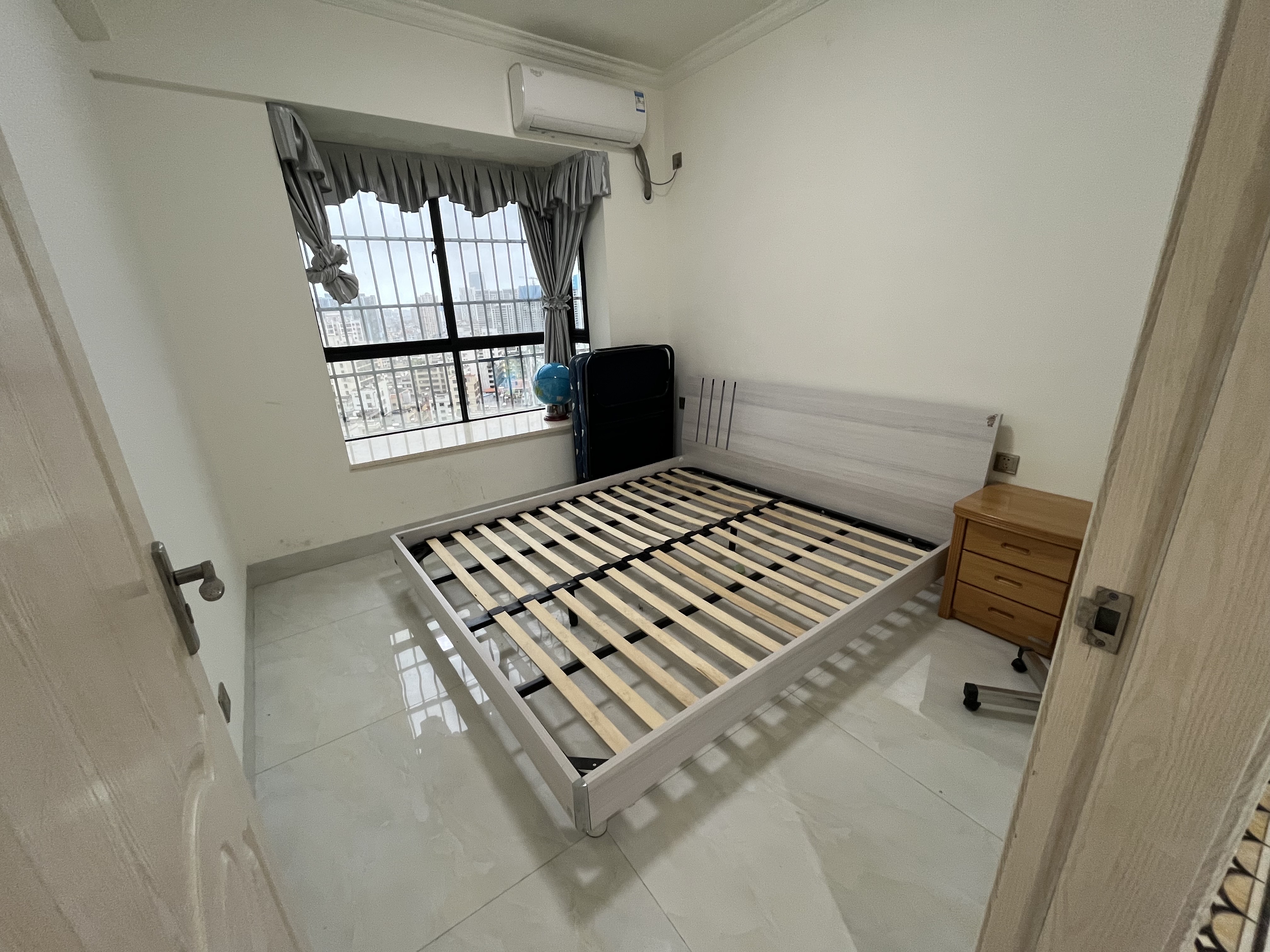 佳华公寓 3室2厅2卫 2600.0元/月 佳华公寓 3室2厅2卫 2600.0元/月室内图