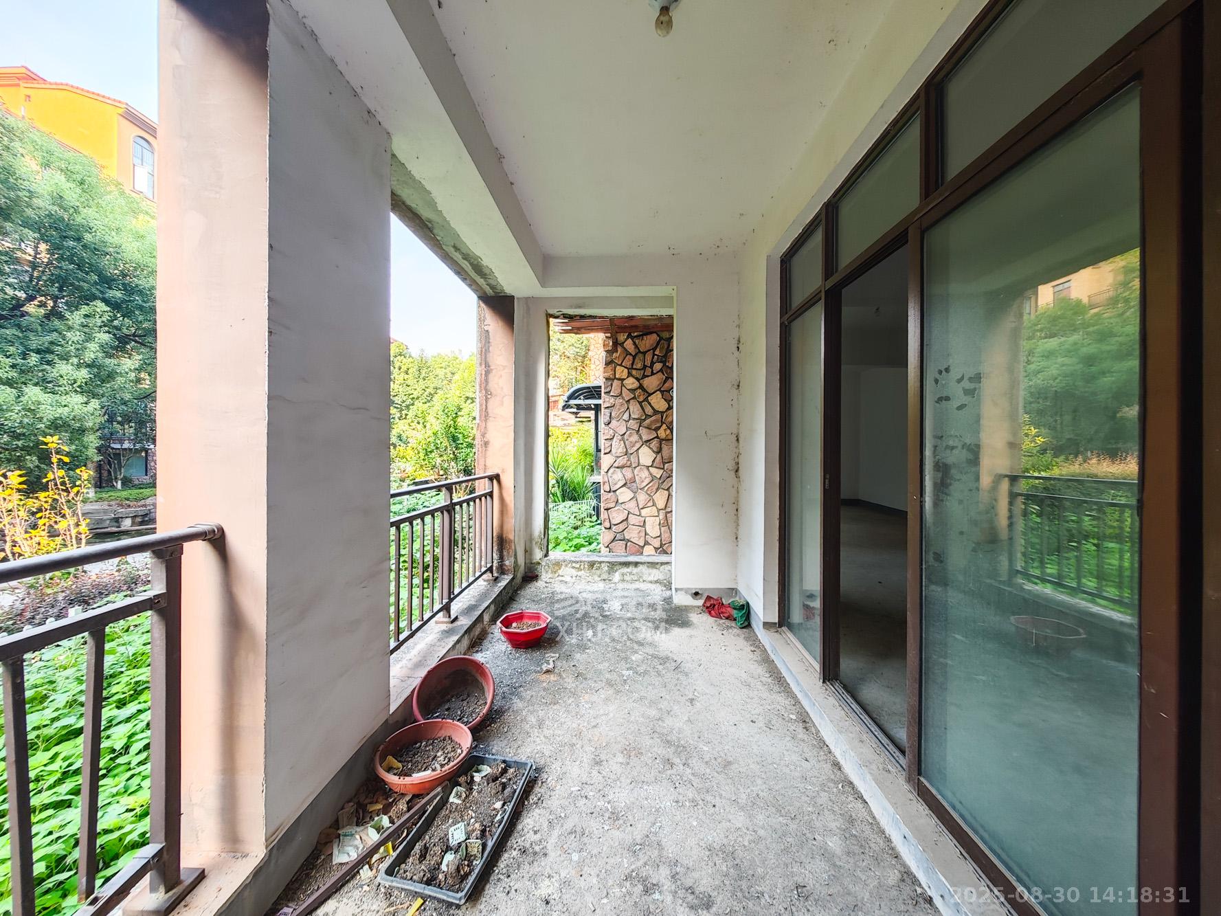 幸福考拉  4室2厅2卫    205.0万 幸福考拉  4室2厅2卫    205.0万阳台