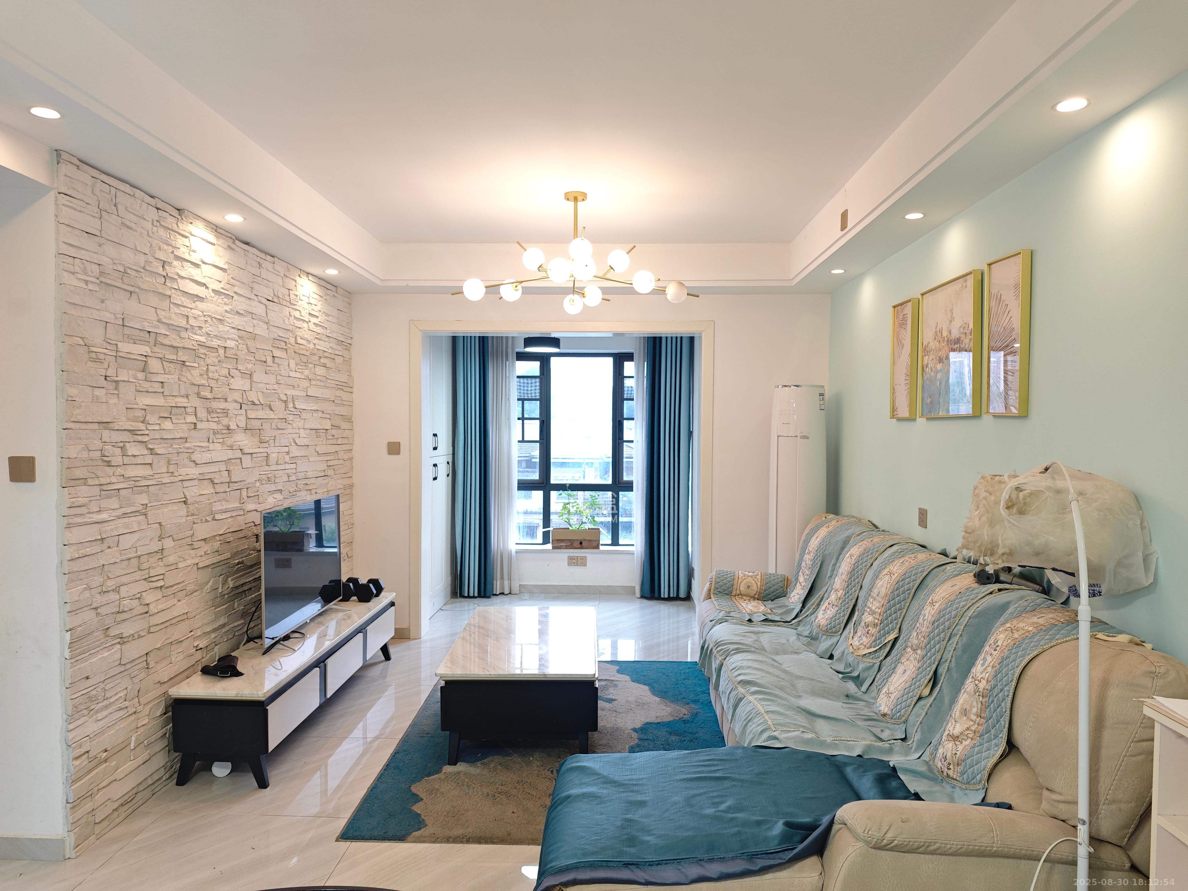 天麓尚层  2室2厅1卫    2300.0元/月 天麓尚层  2室2厅1卫    2300.0元/月室内图