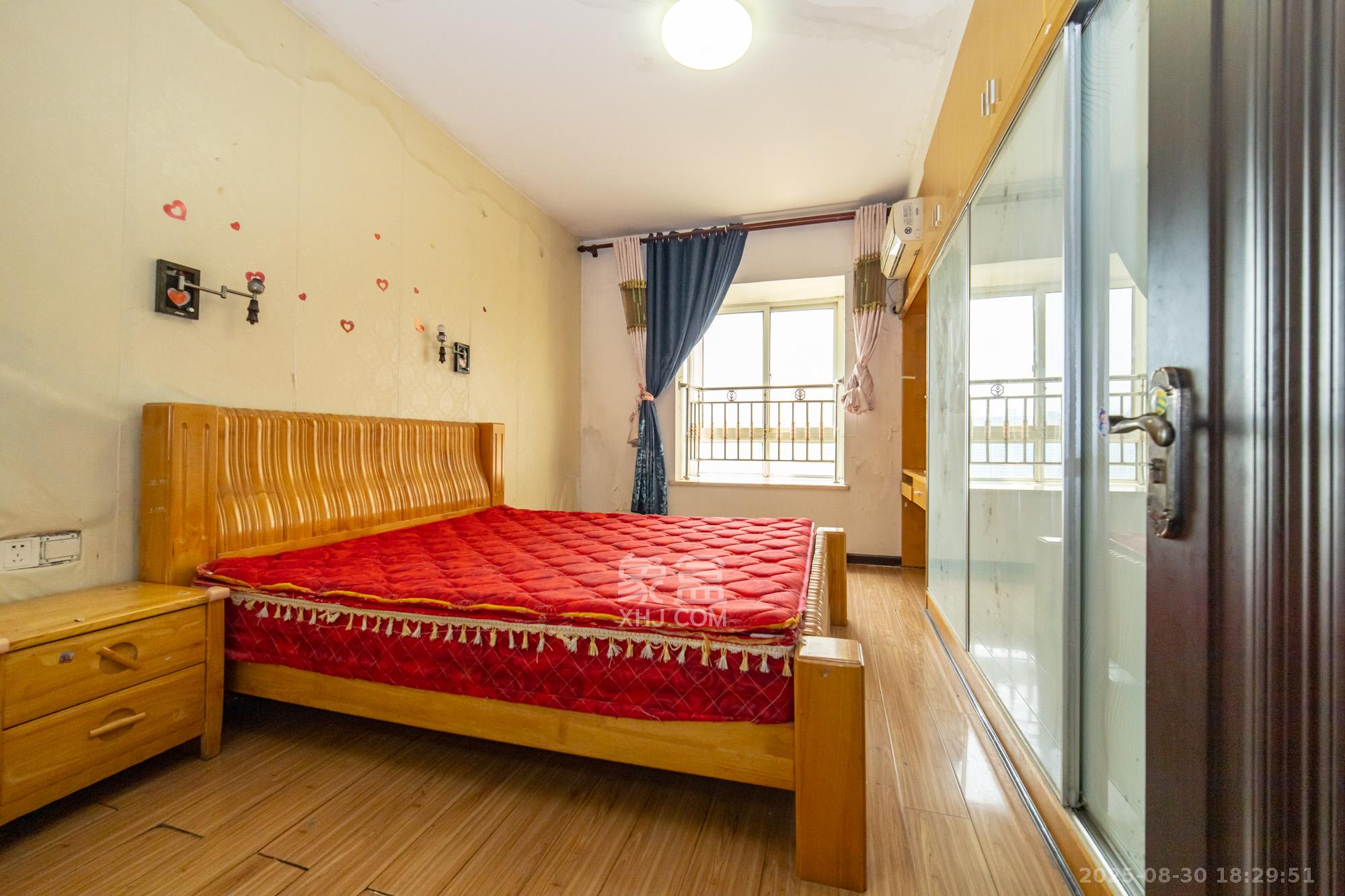 楚天中苑 3室2厅2卫 55.0万 楚天中苑 3室2厅2卫 55.0万卧室