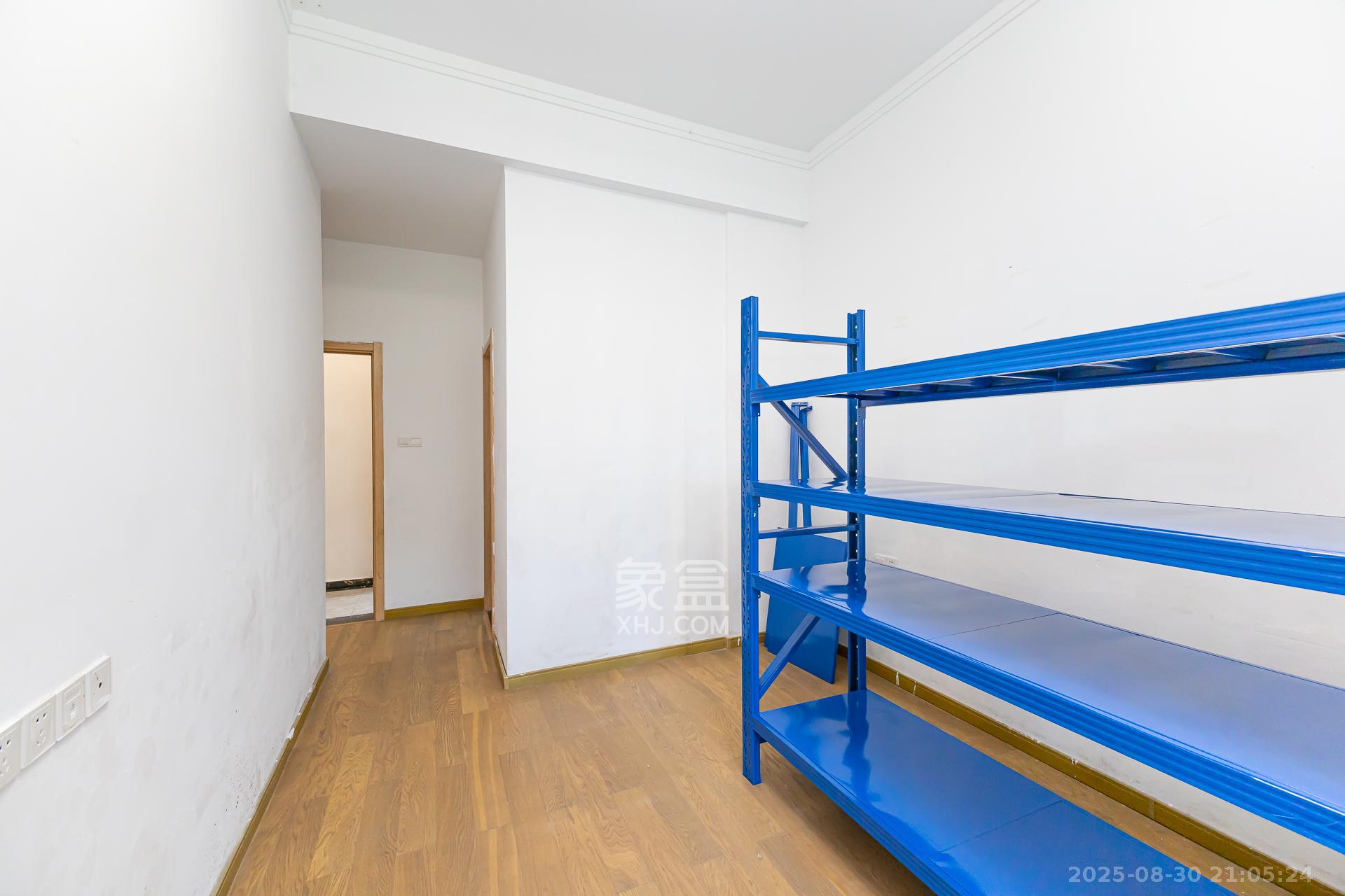 万润滨江天著  4室2厅2卫    130.0万 万润滨江天著  4室2厅2卫    130.0万卧室