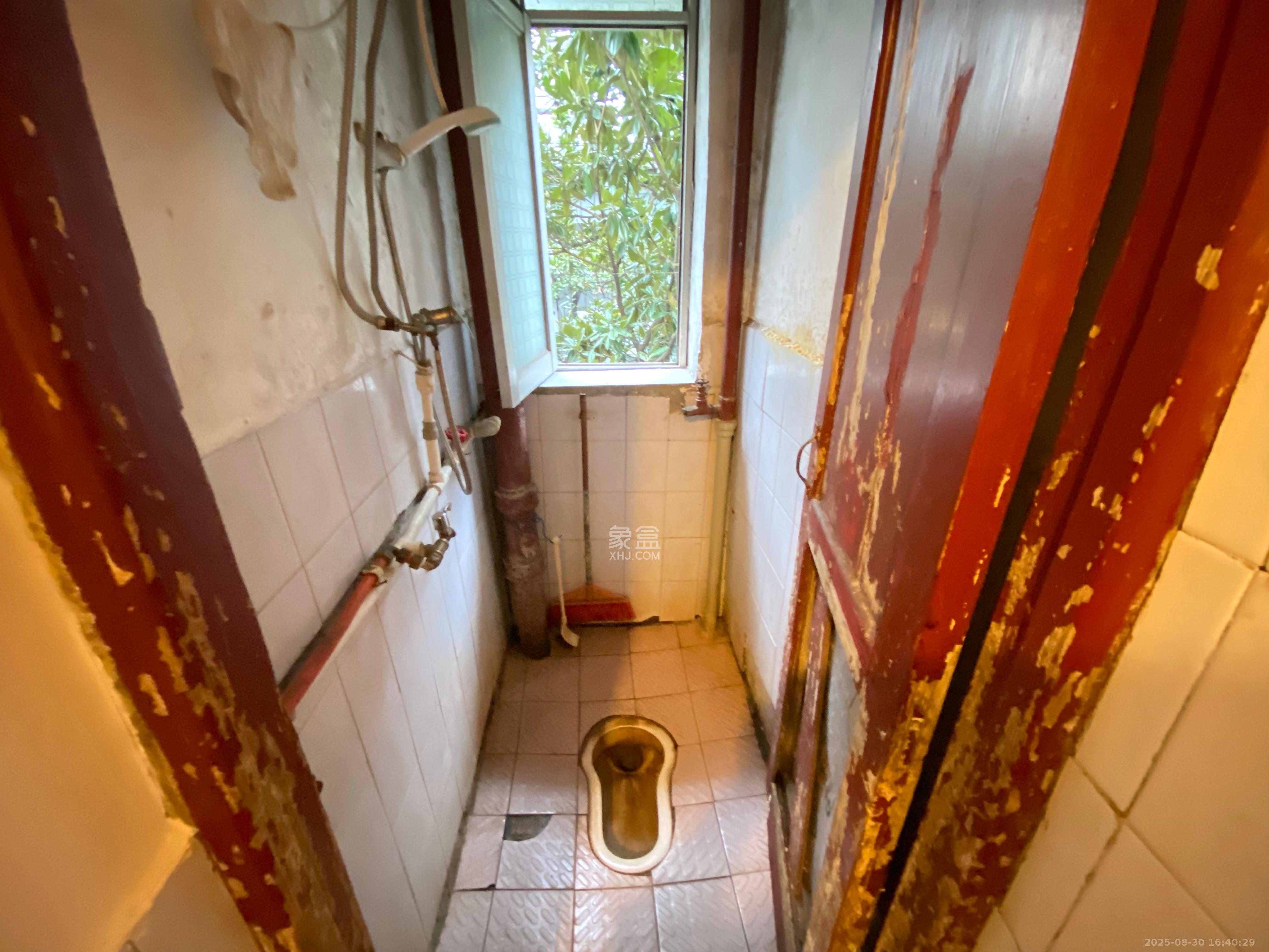 红旗区三片  1室1厅1卫    1000.0元/月室内图