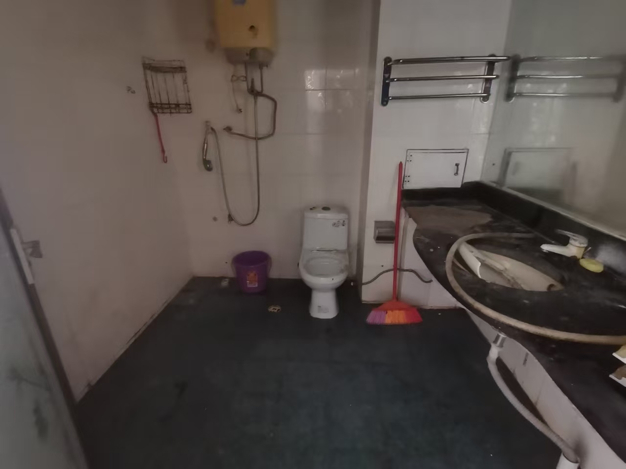 环岛大厦  3室2厅2卫   3300.00元/月室内图