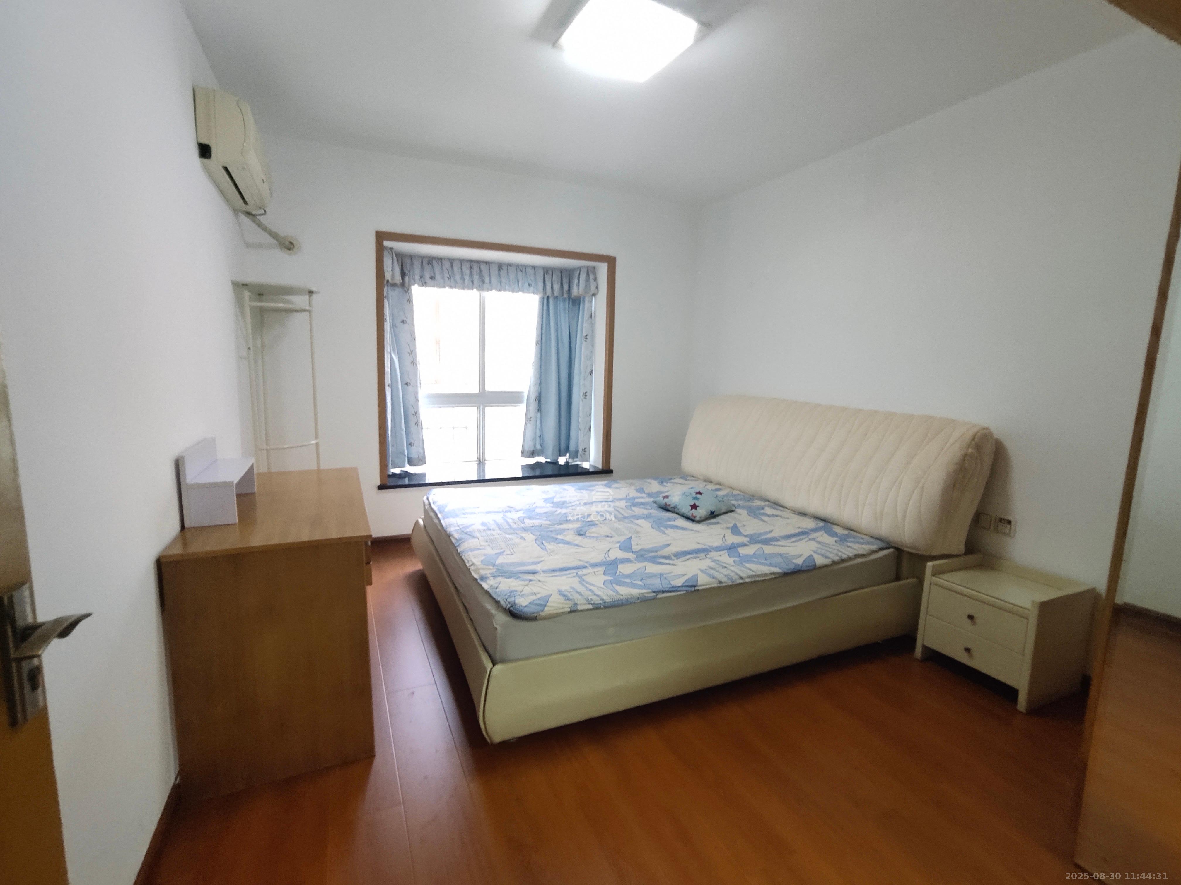 麓谷E家人  3室2厅2卫    2500.0元/月室内图