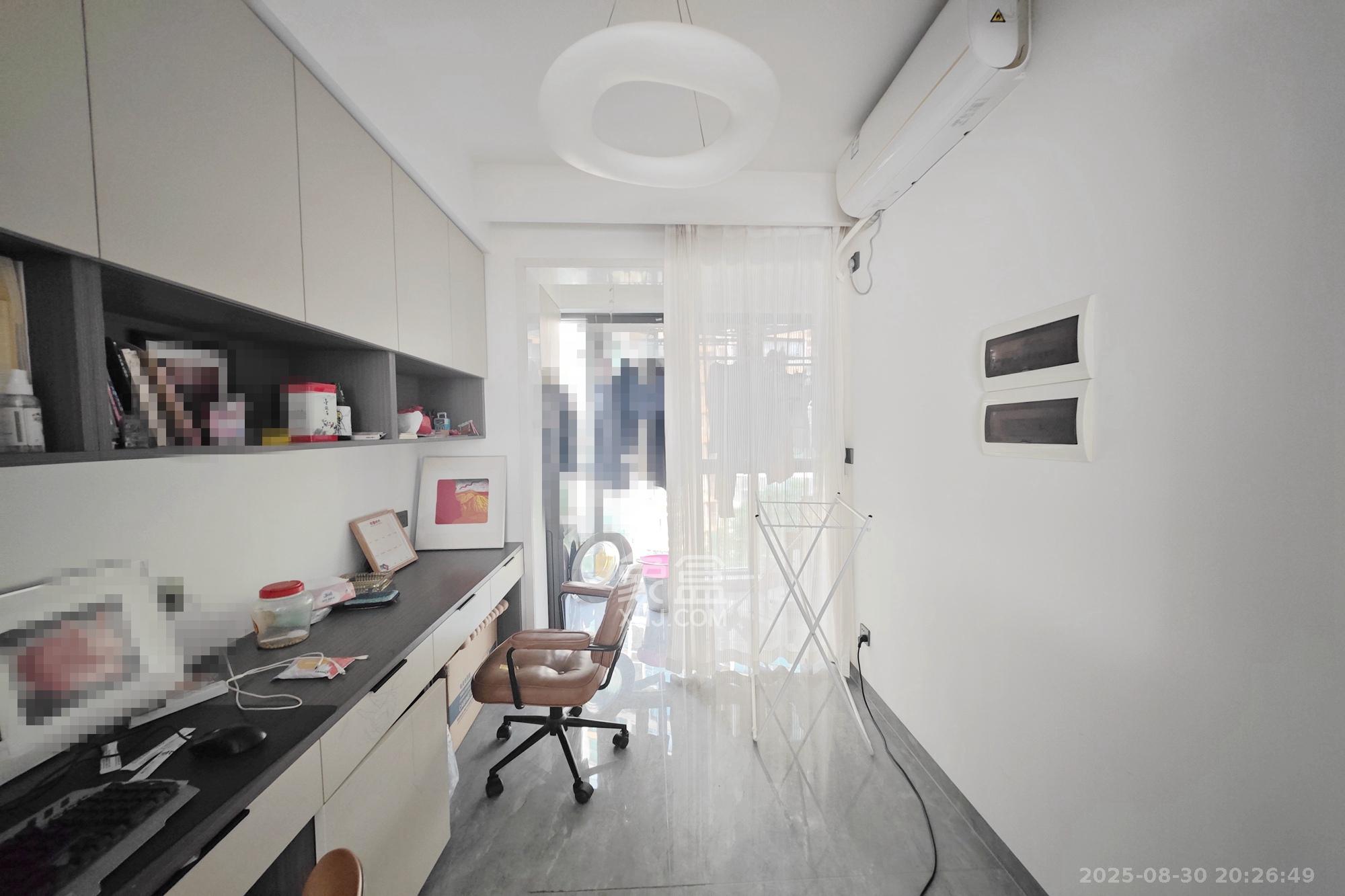 新城新世界一二三期  4室2厅2卫    150.0万 新城新世界一二三期  4室2厅2卫    150.0万卧室