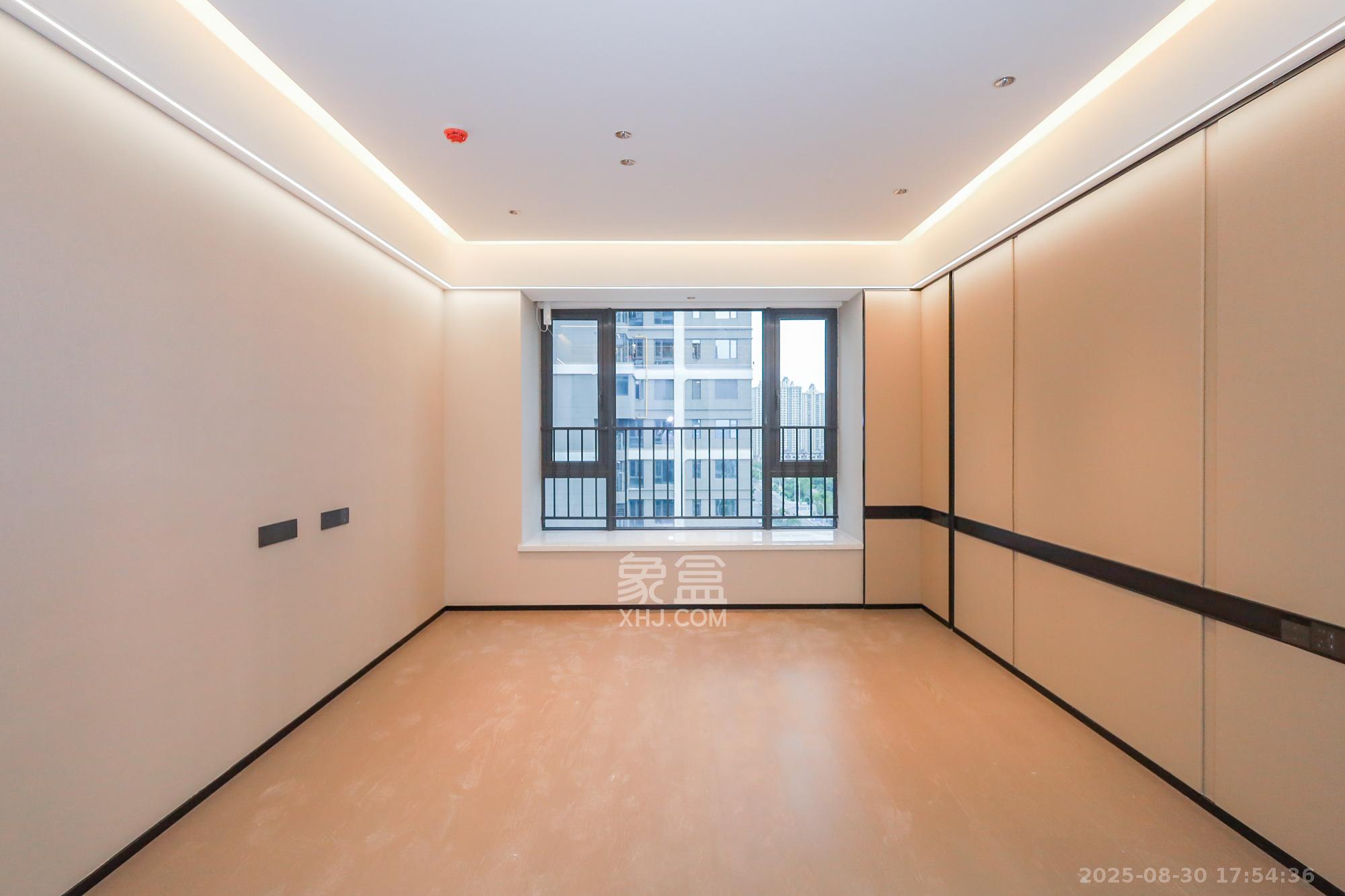 旭辉铂悦湘江  4室2厅3卫    450.0万卧室