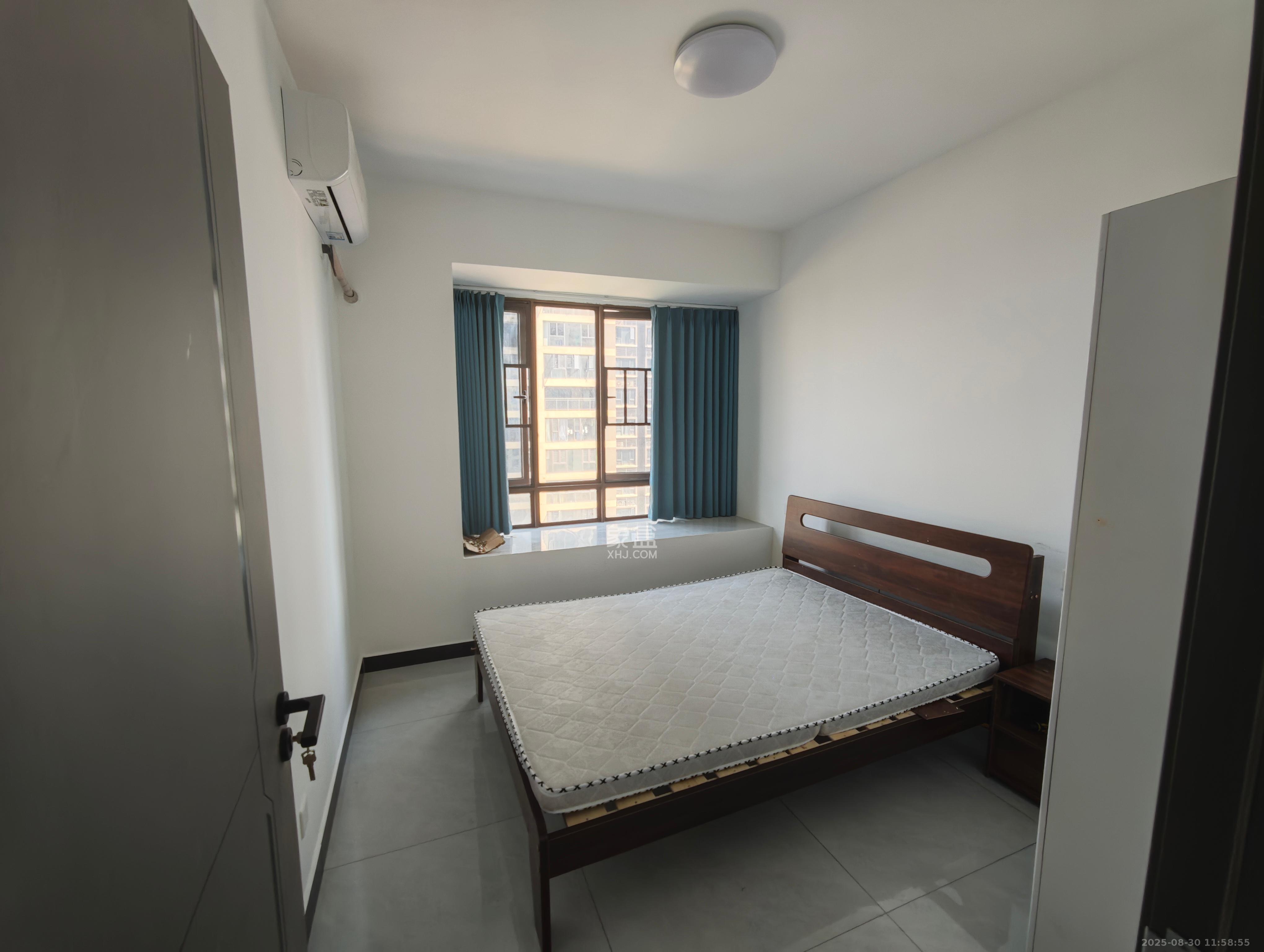 长龙湾 4室2厅2卫 2600.0元/月 长龙湾 4室2厅2卫 2600.0元/月室内图