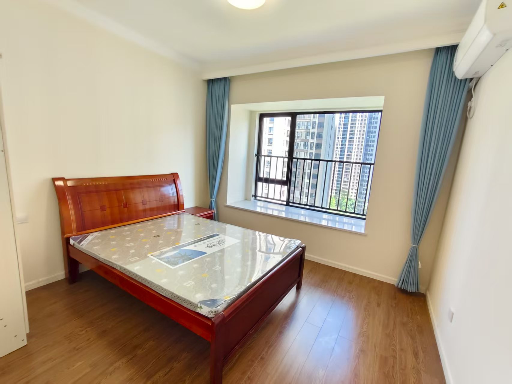 荣盛碧桂园铂悦府  4室2厅2卫    2200.0元/月室内图