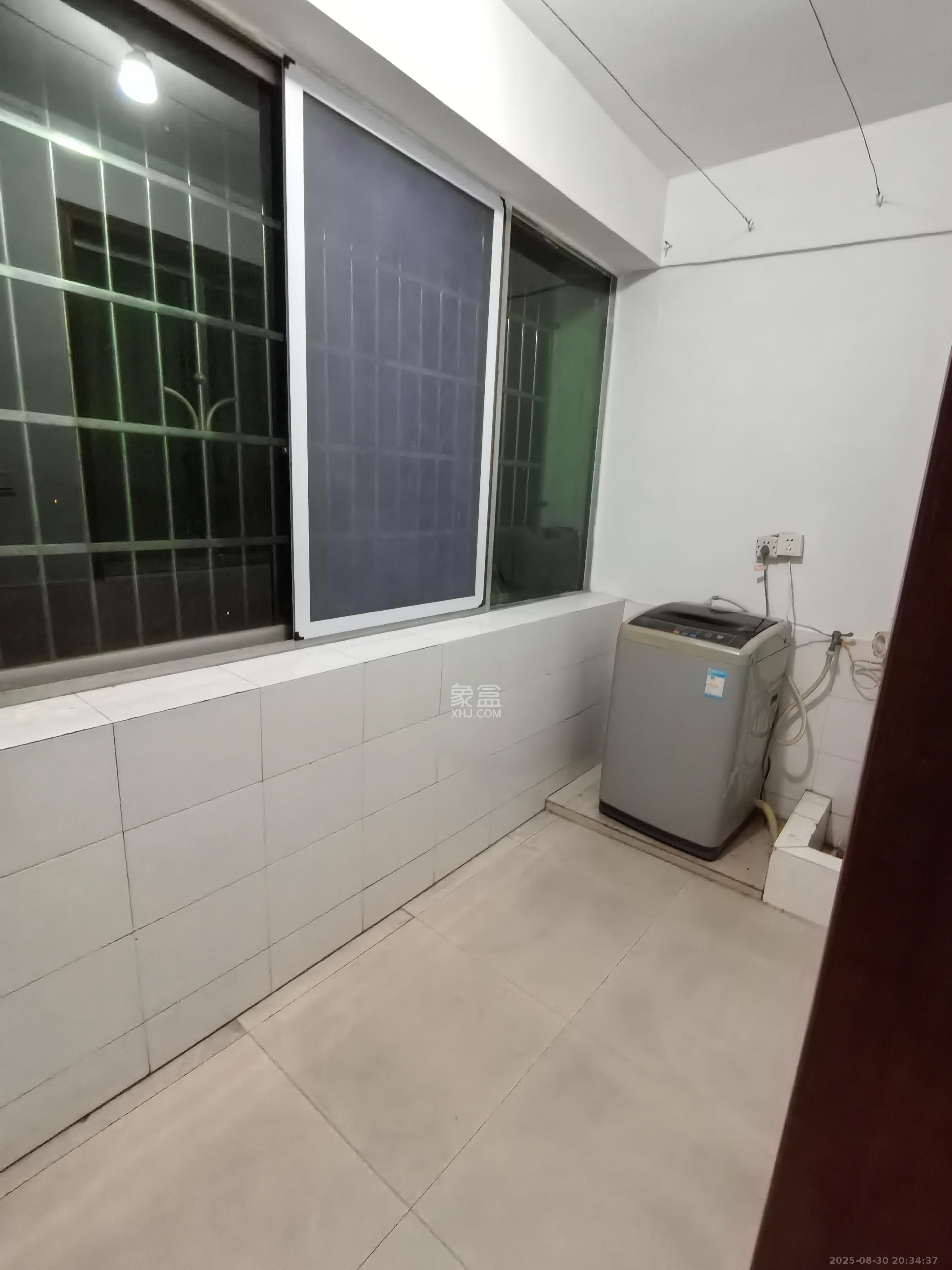 中南汽车世界 2室1厅1卫 1300.0元/月 中南汽车世界 2室1厅1卫 1300.0元/月室内图