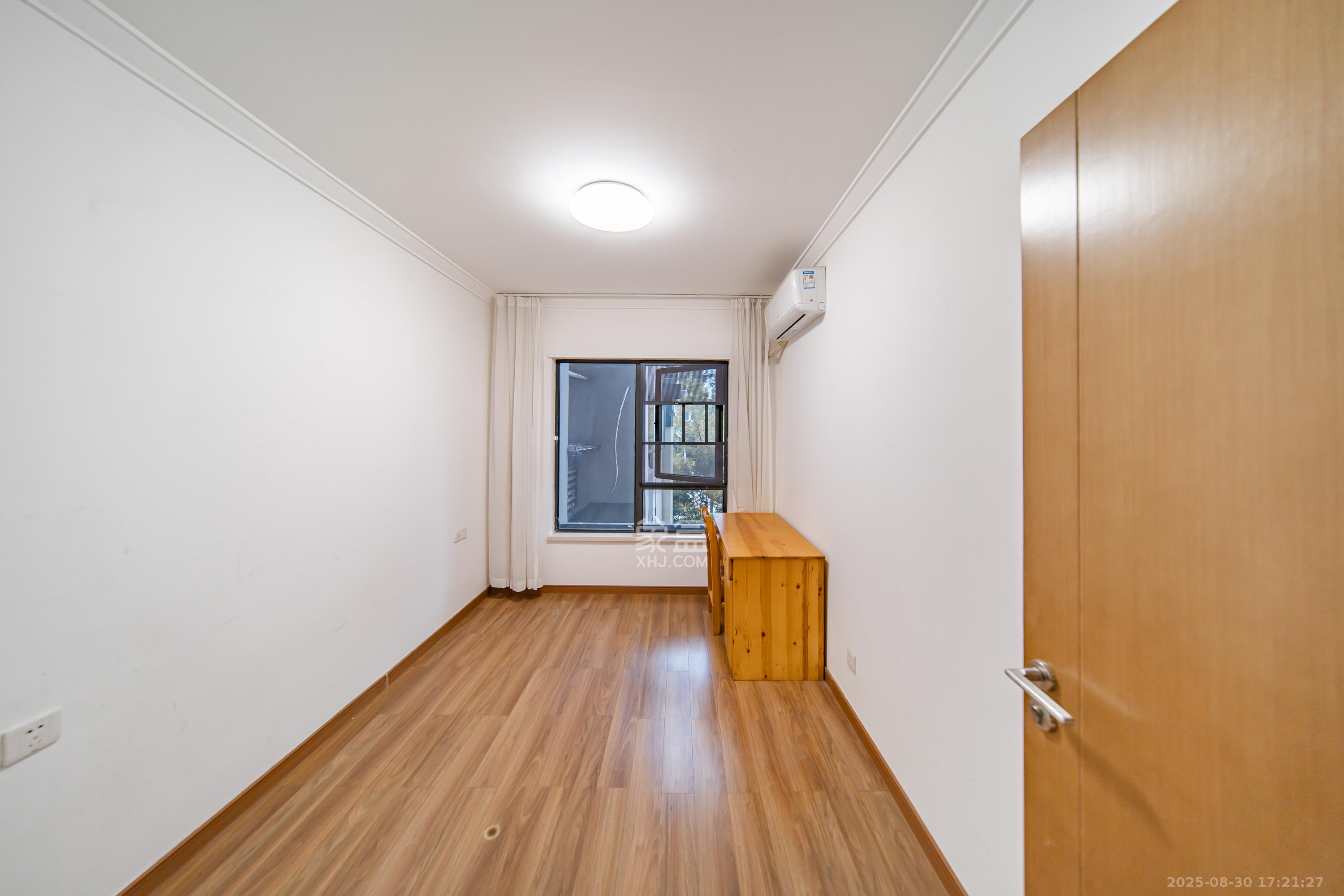 深业鹭栖府  4室2厅2卫    170.0万卧室