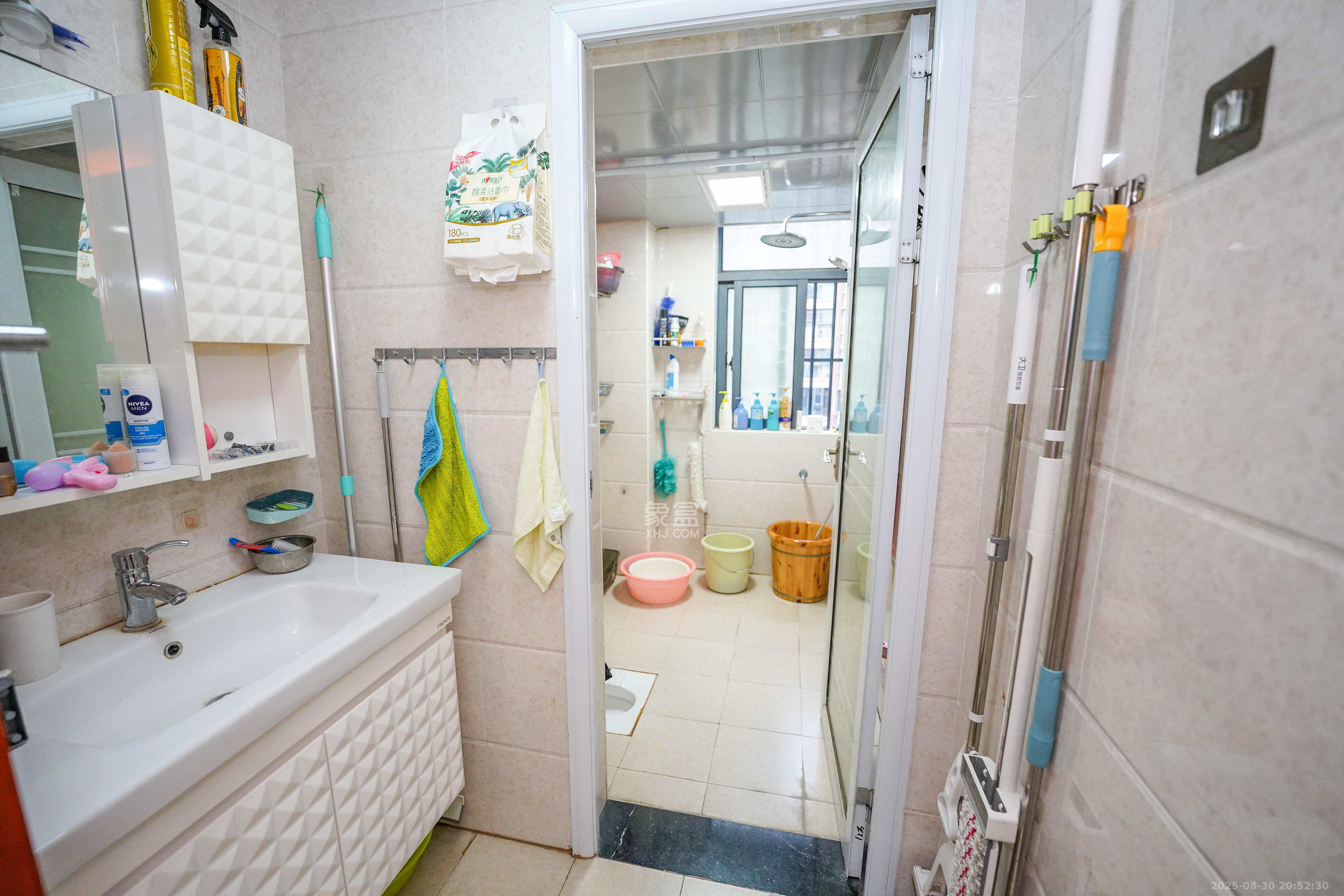 五矿格澜郡 3室2厅2卫 96.0万 五矿格澜郡 3室2厅2卫 96.0万卫生间