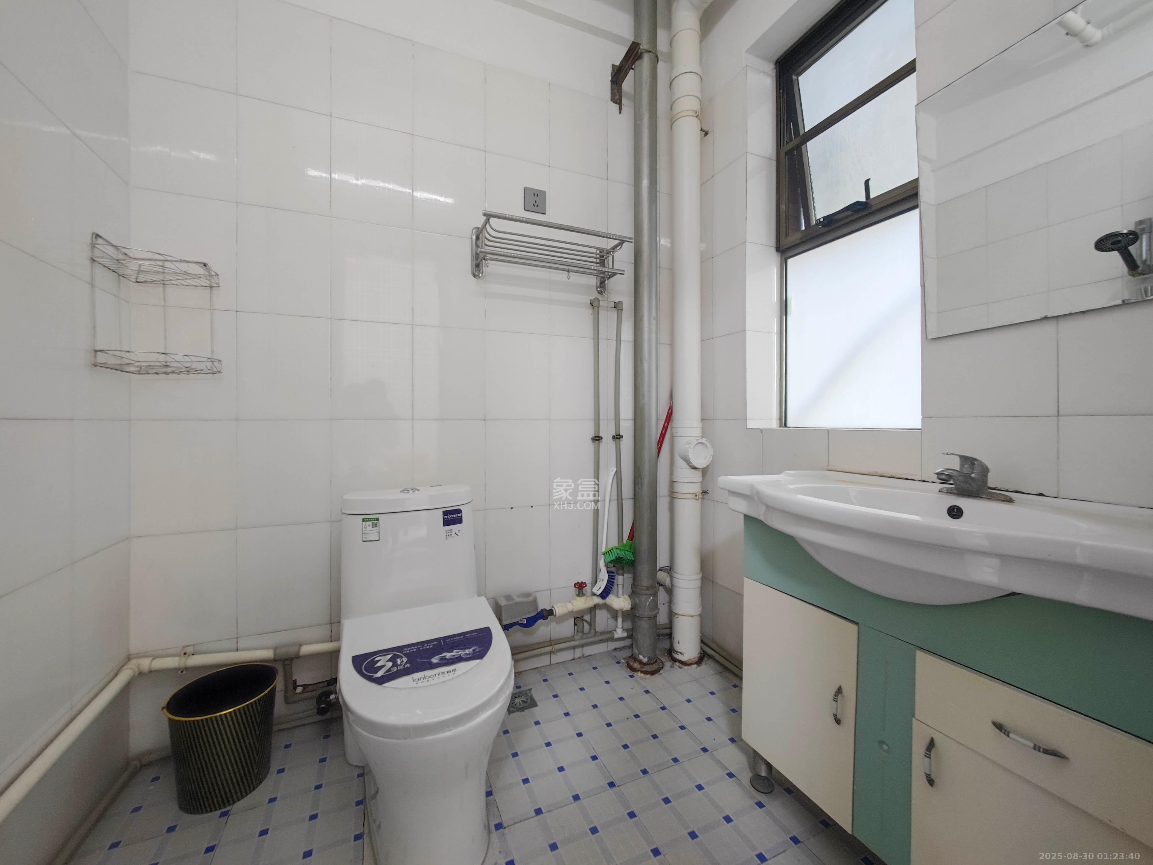 岳泰理想城  3室2厅2卫    90.0万 岳泰理想城  3室2厅2卫    90.0万卫生间