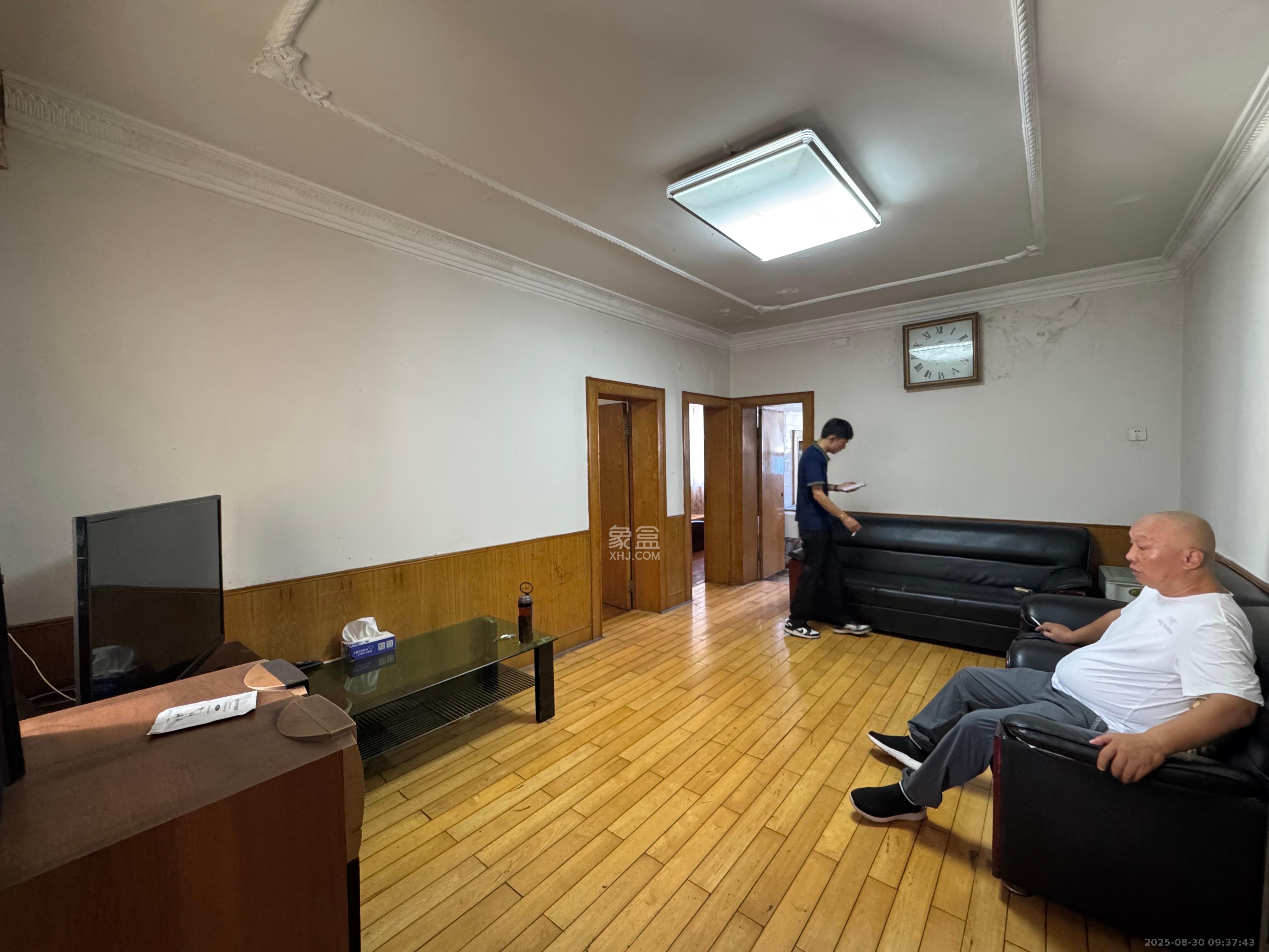 人民中路窑岭湘剧院单位房 2室1厅1卫 2000.0元/月 人民中路窑岭湘剧院单位房 2室1厅1卫 2000.0元/月室内图